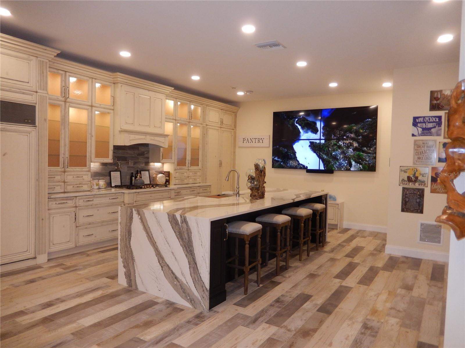 2015 CATTLEMEN RD — photo 23