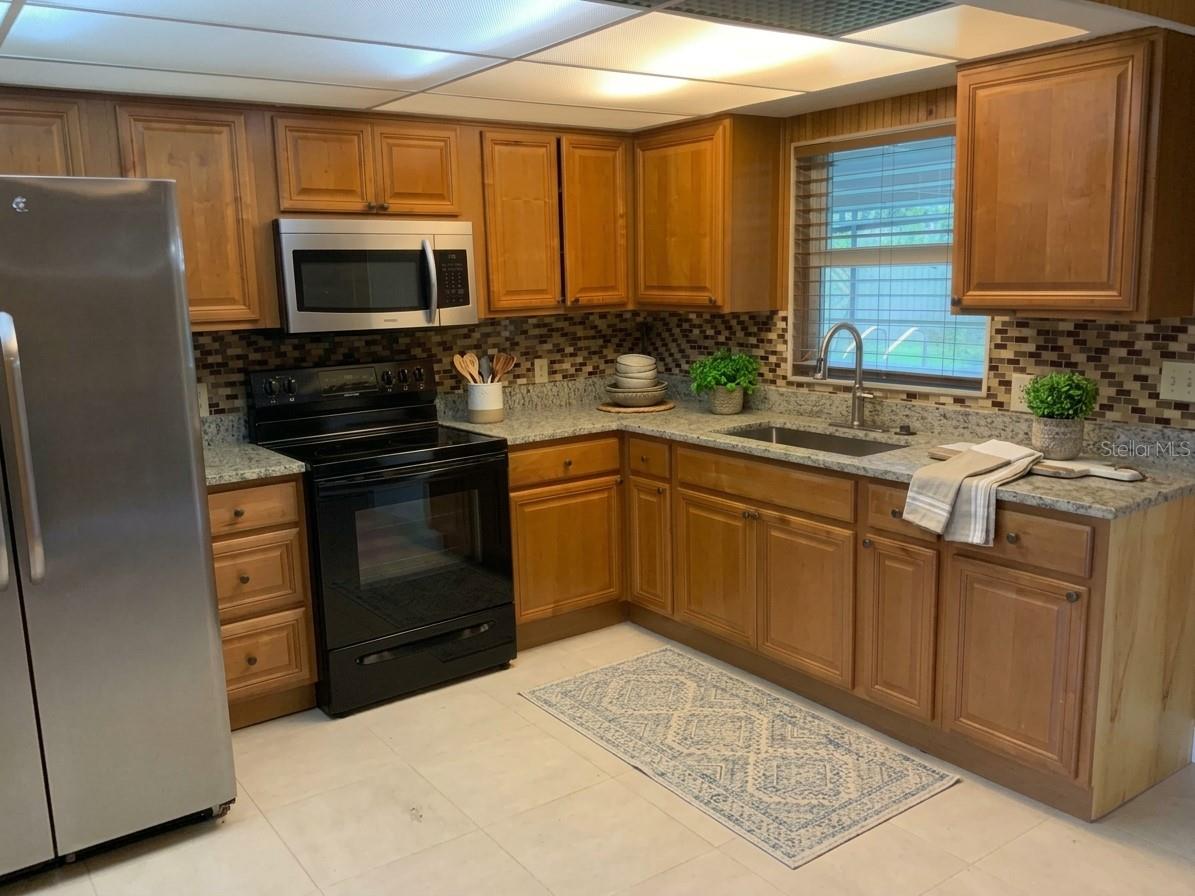 4011 WESTMINSTER DR — photo 3
