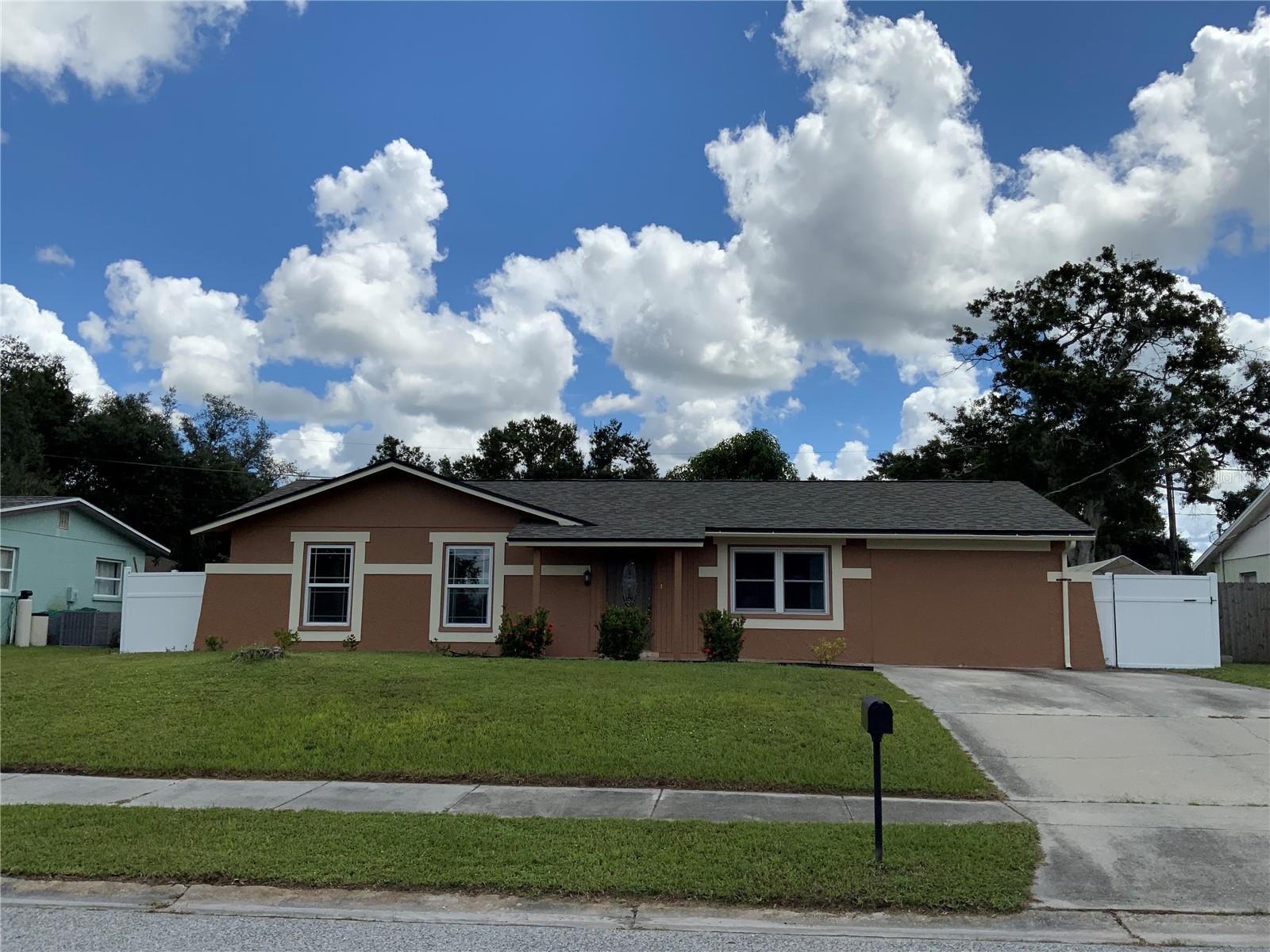4011 WESTMINSTER DR — photo 2
