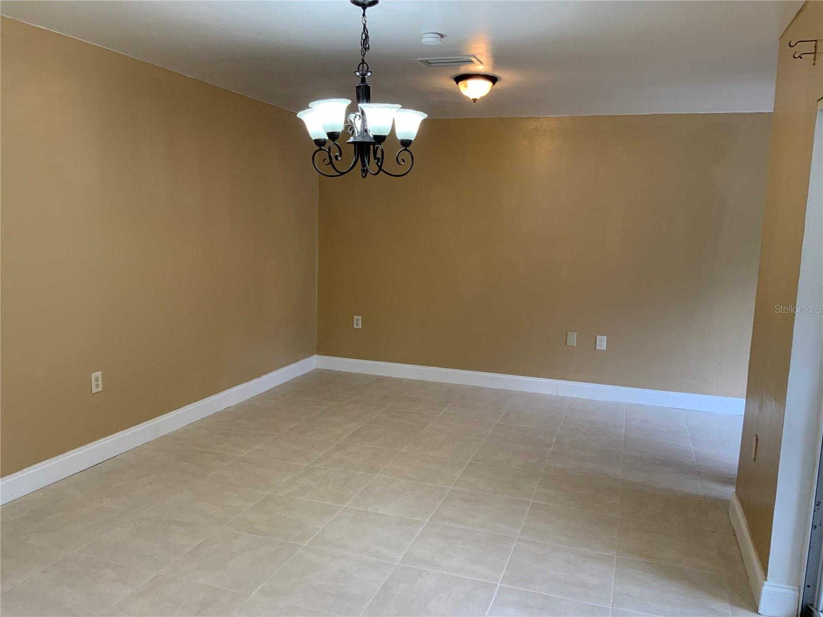4011 WESTMINSTER DR — photo 8