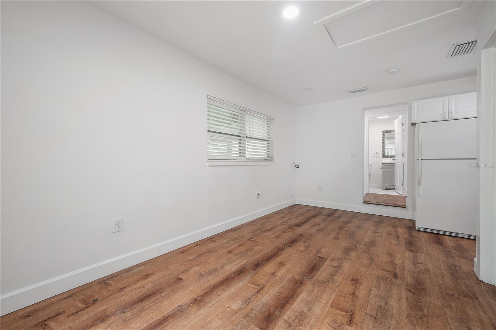 2307 E OSBORNE AVE #102 — photo 12