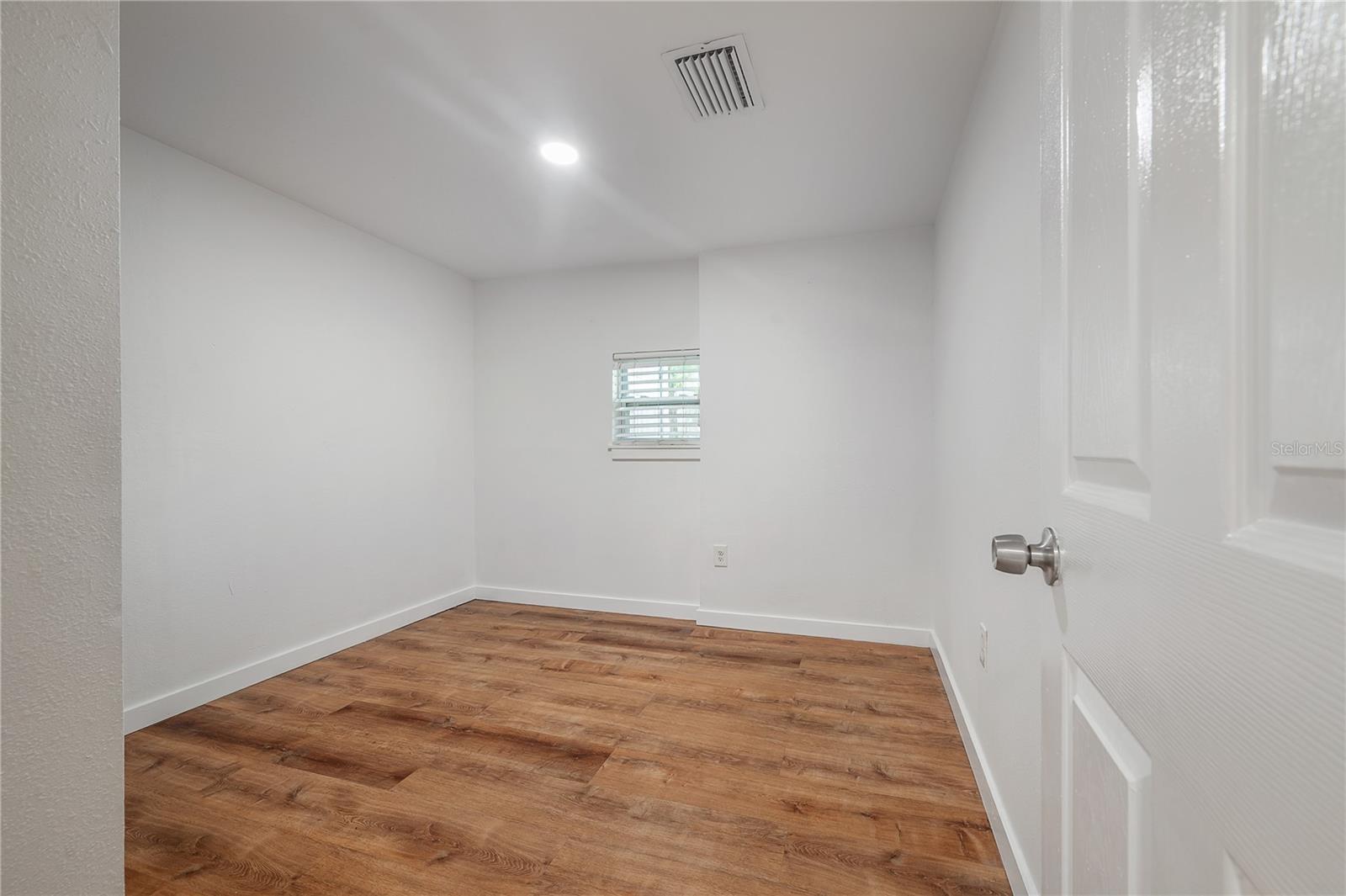 2307 E OSBORNE AVE #102 — photo 8