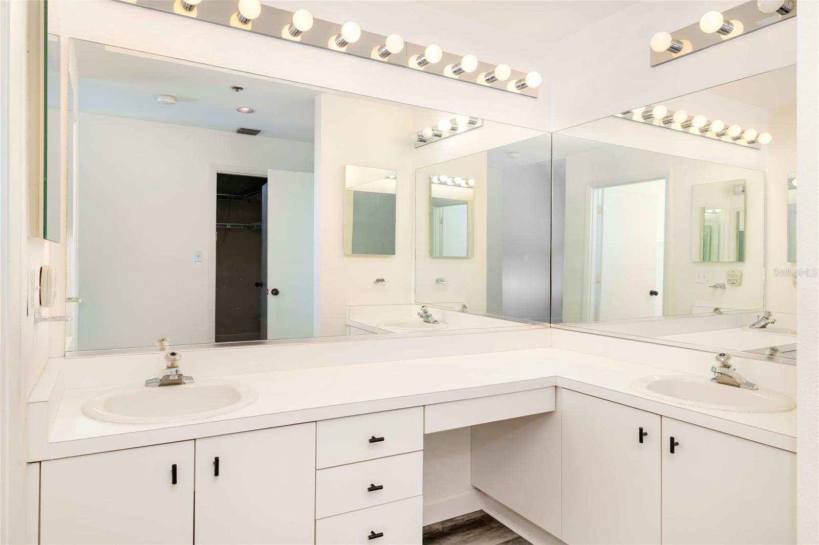 1920 HARBOURSIDE DR #1003 — photo 37