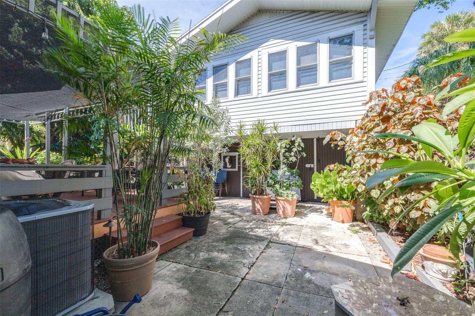 109 S WESTLAND AVE — photo 41