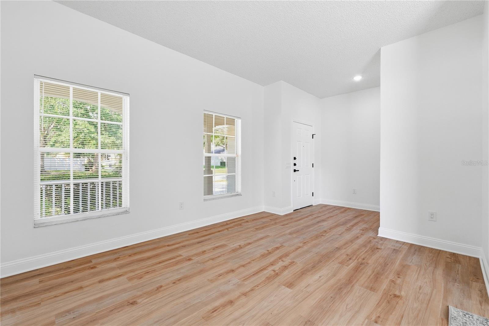 22536 LAURELDALE DR — photo 9