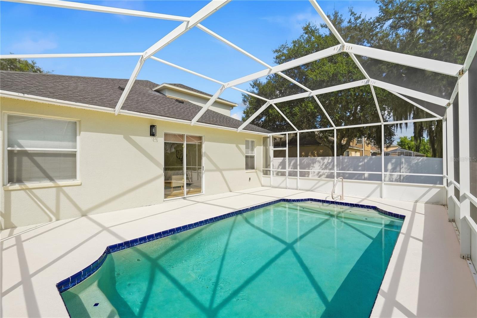 22536 LAURELDALE DR — photo 29