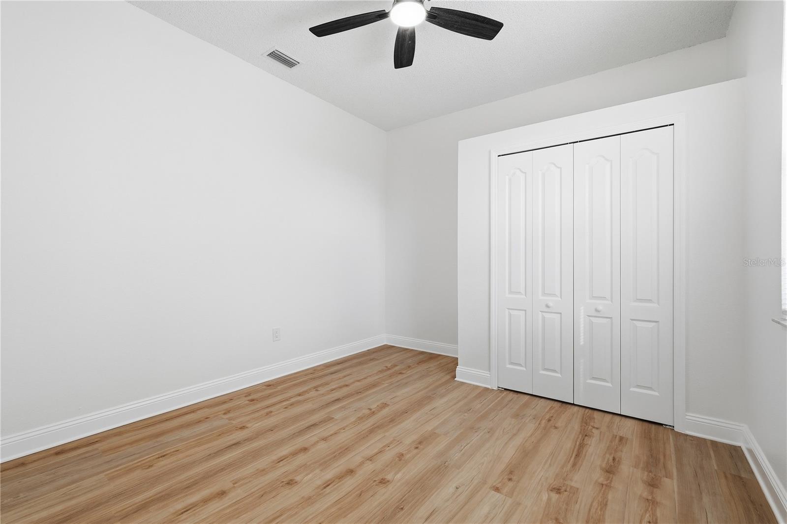 22536 LAURELDALE DR — photo 16