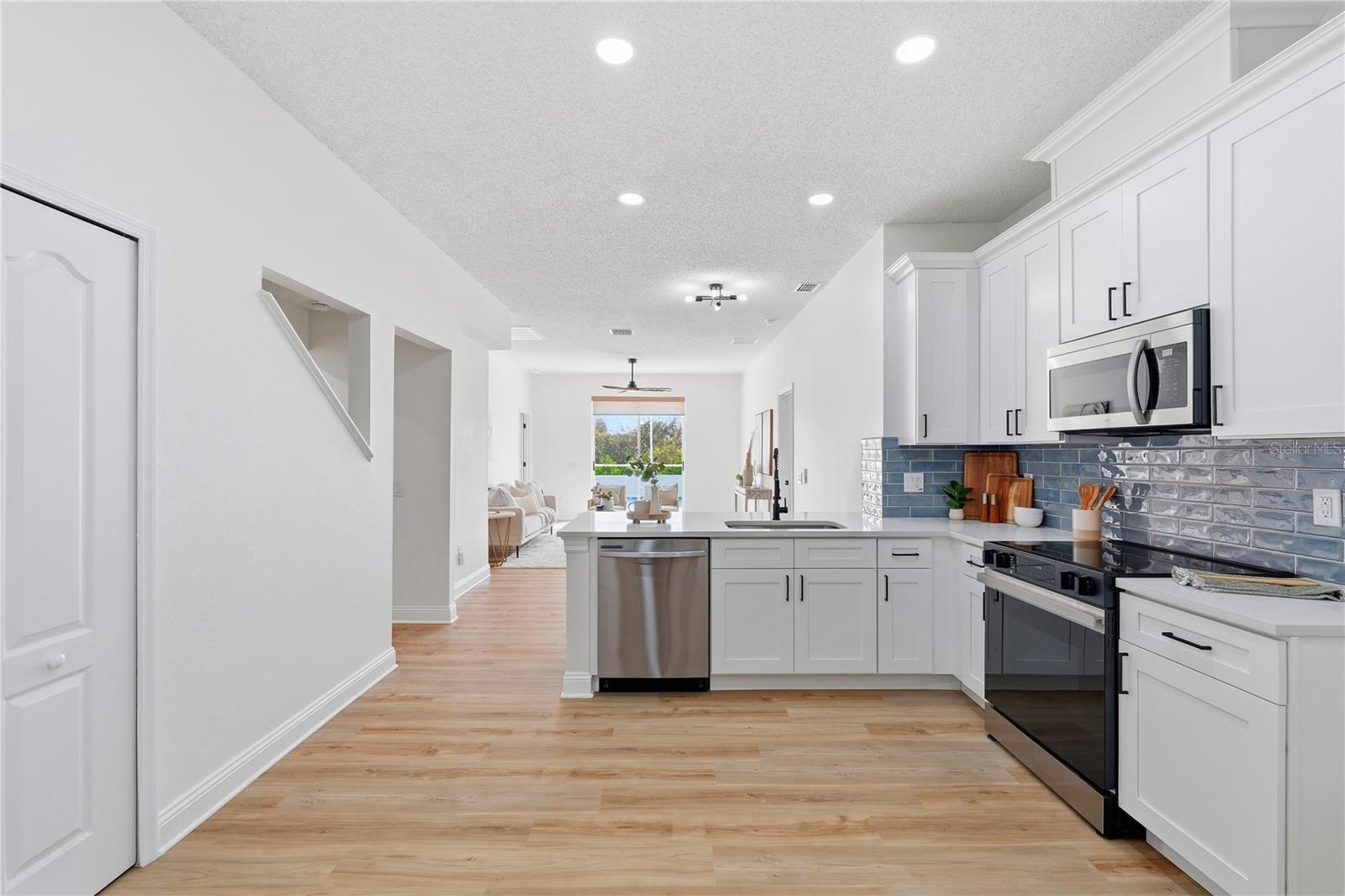 22536 LAURELDALE DR — photo 4