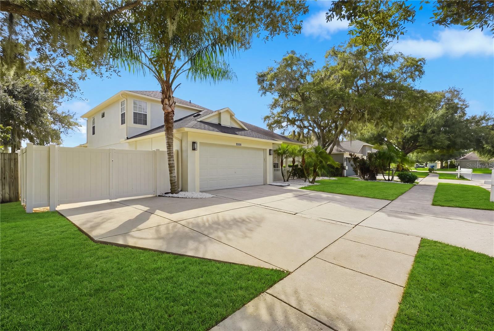 22536 LAURELDALE DR — photo 39