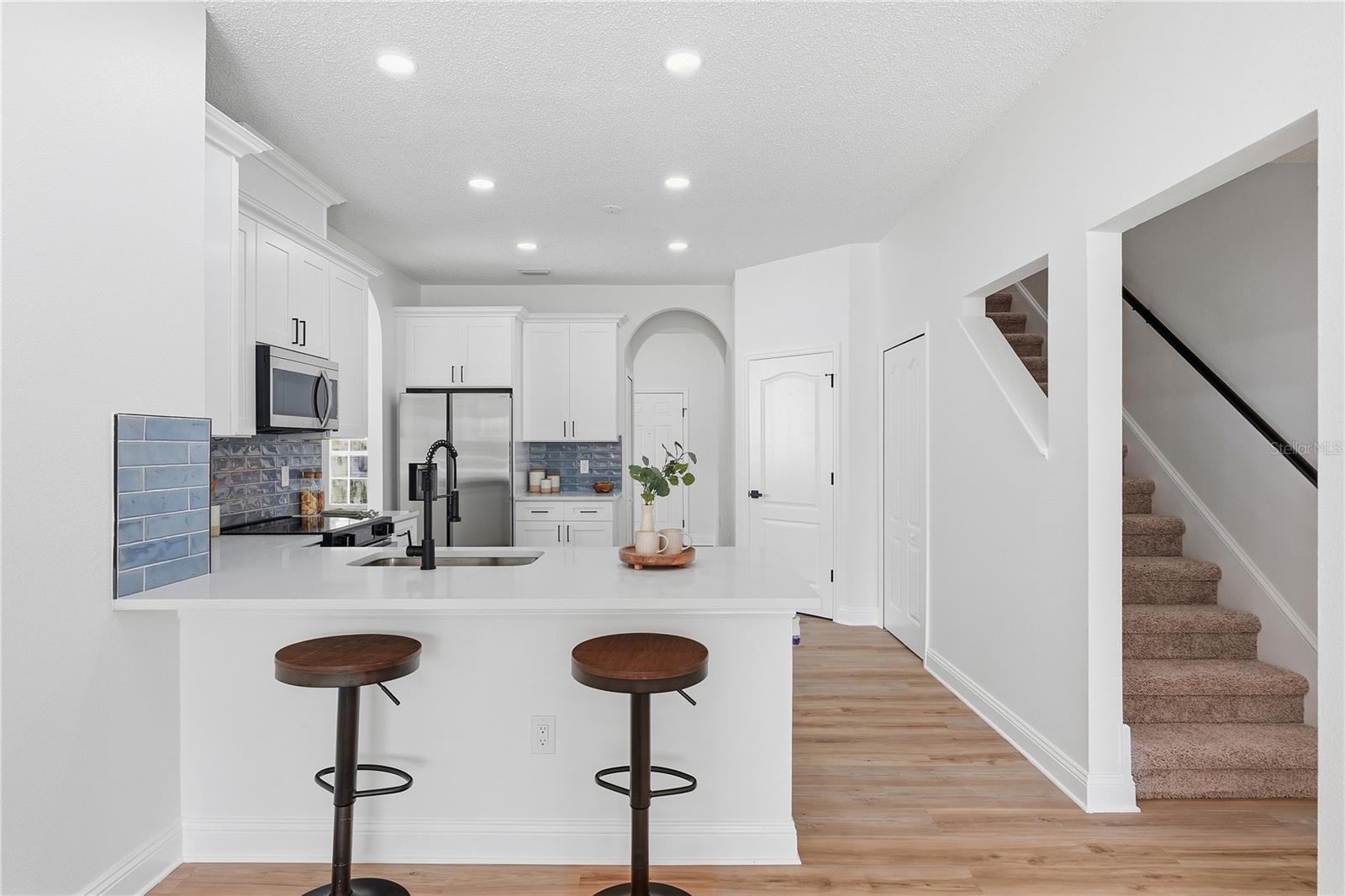 22536 LAURELDALE DR — photo 5