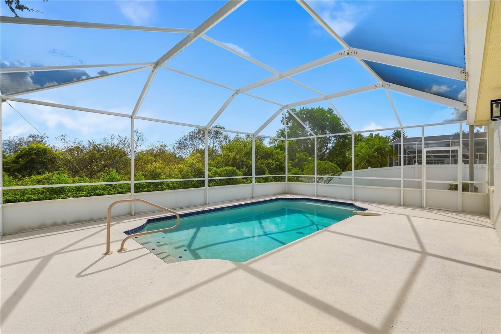 22536 LAURELDALE DR — photo 27