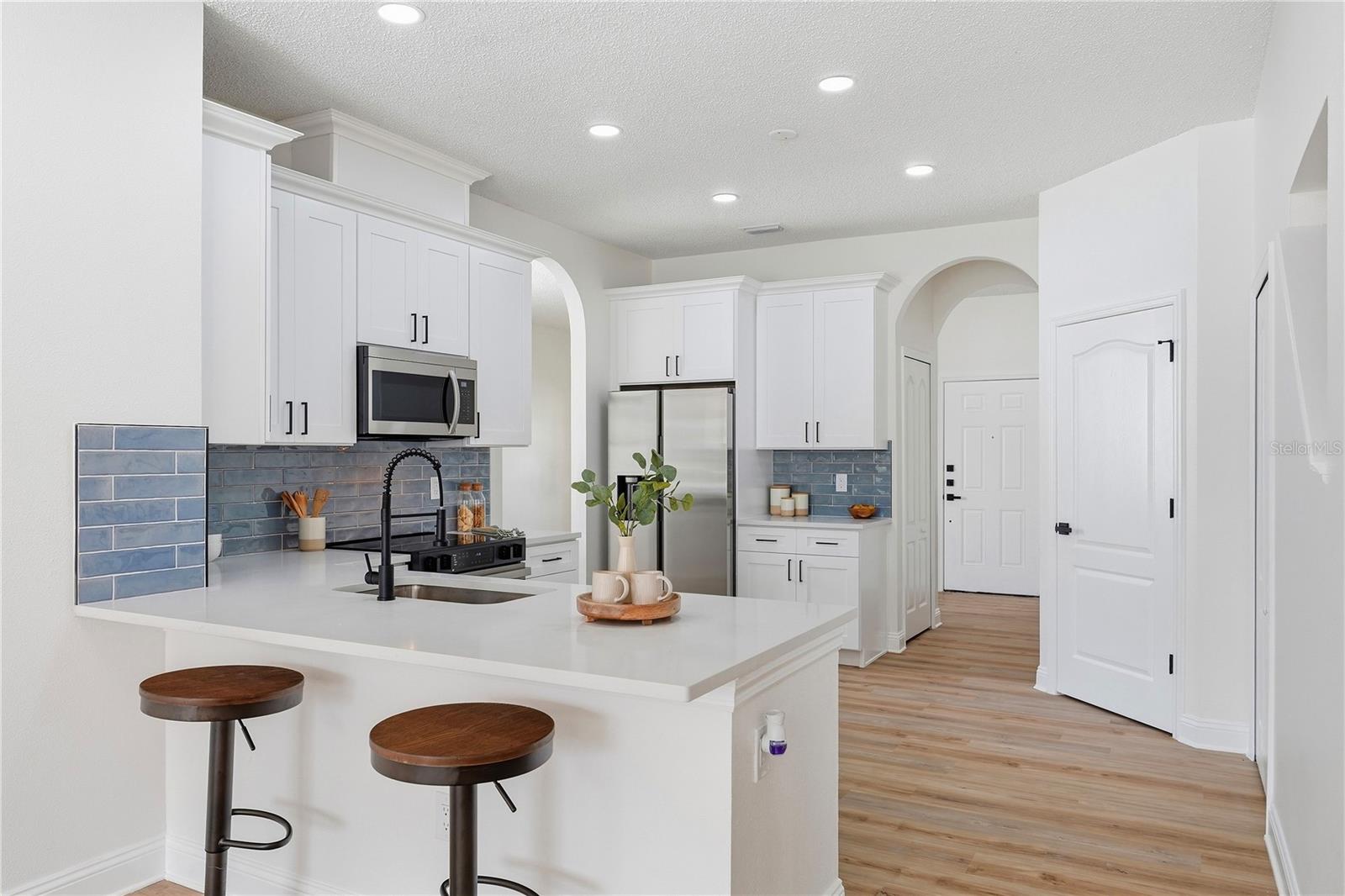22536 LAURELDALE DR — photo 6
