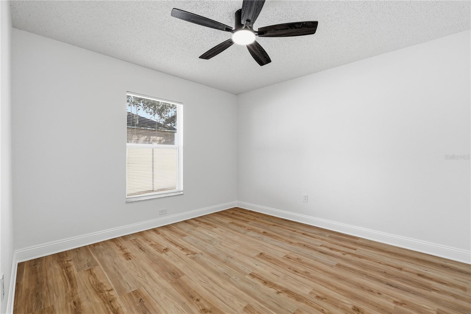 22536 LAURELDALE DR — photo 20
