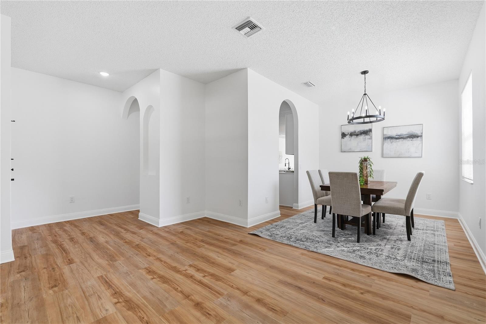 22536 LAURELDALE DR — photo 8