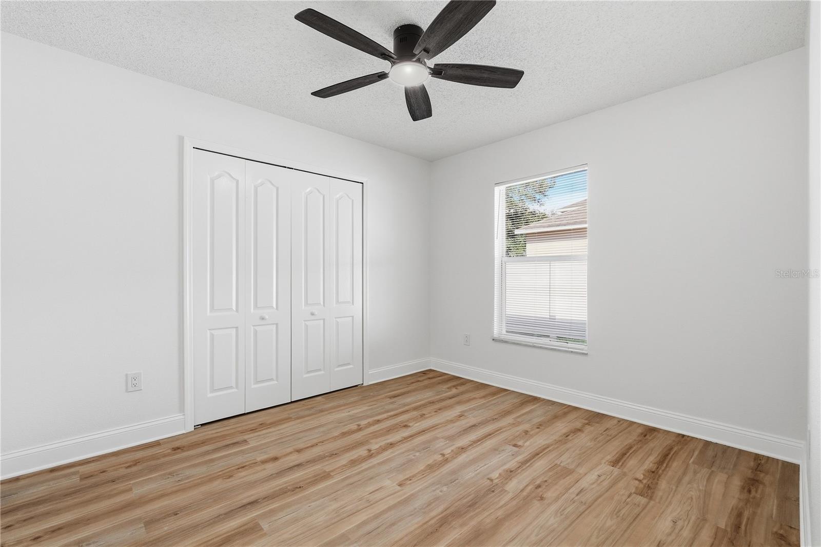 22536 LAURELDALE DR — photo 17