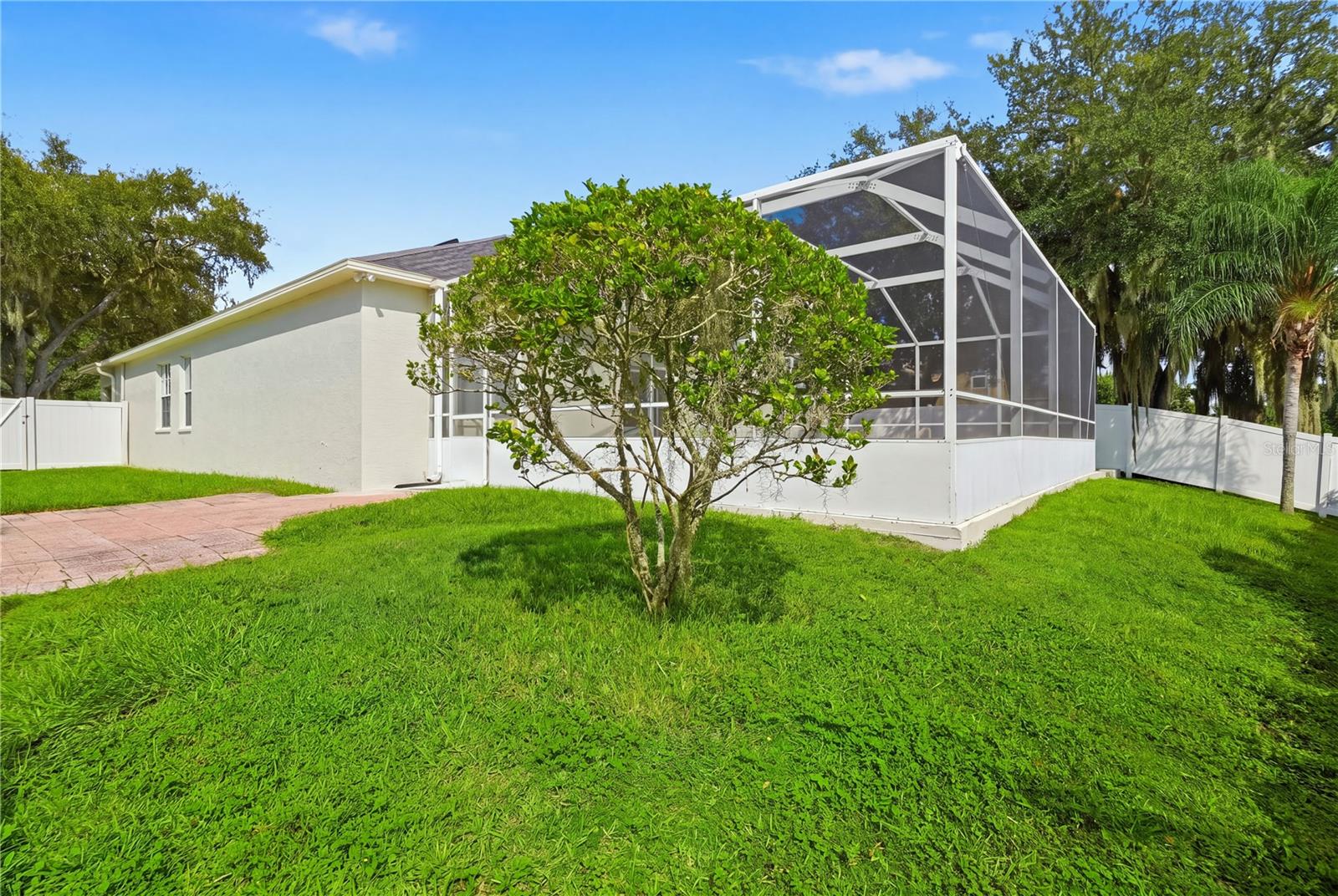 22536 LAURELDALE DR — photo 30