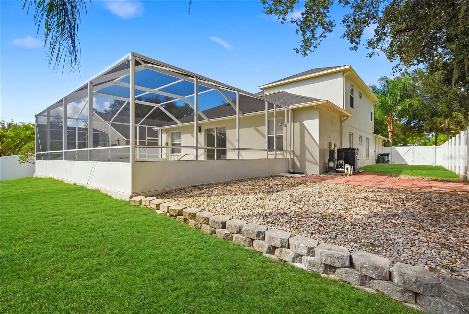 22536 LAURELDALE DR — photo 31