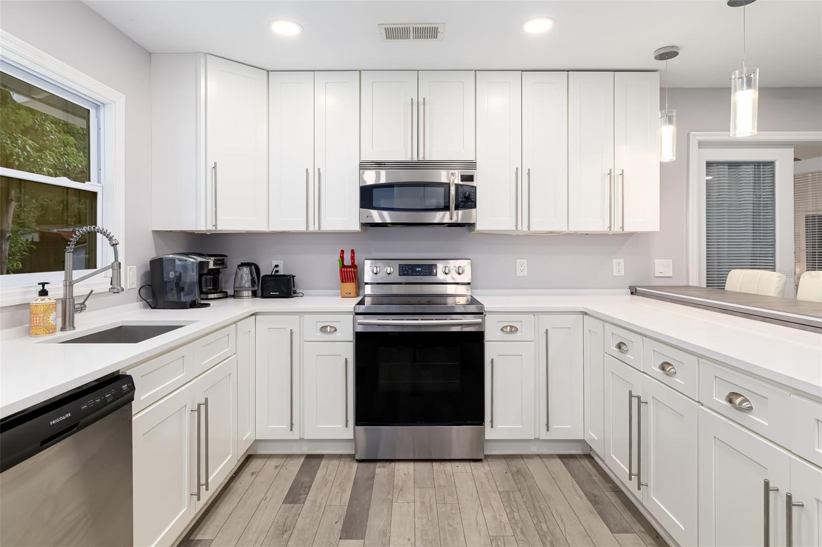 615 S SHADE AVE — photo 8