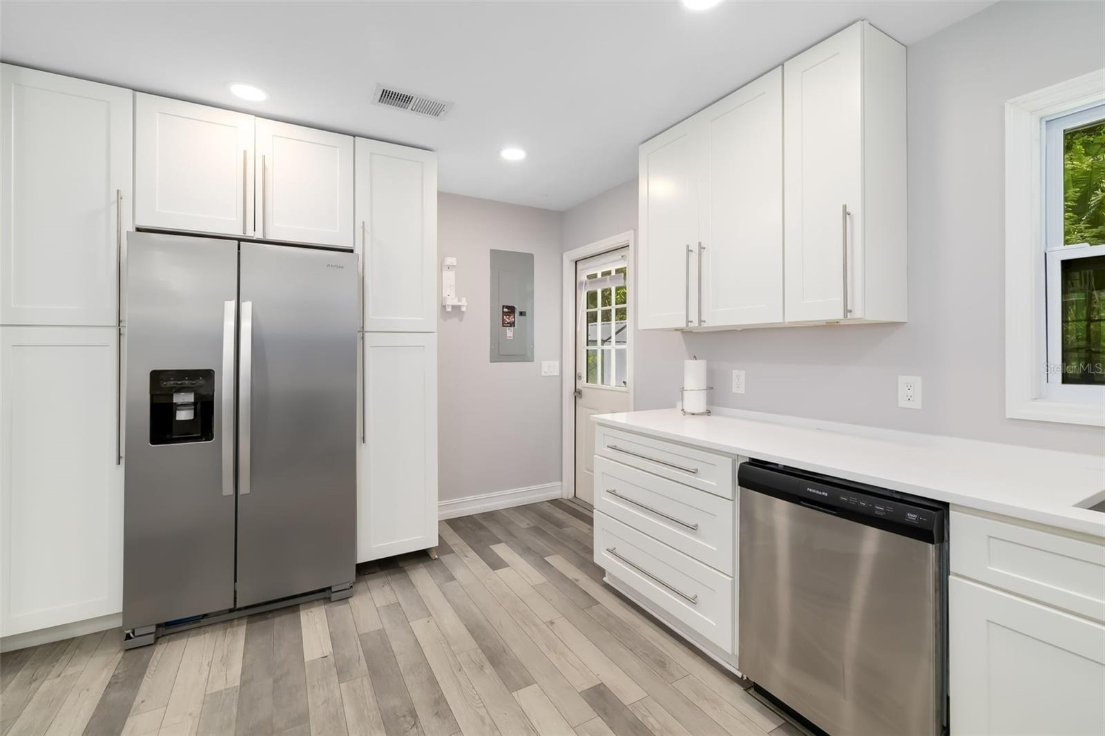 615 S SHADE AVE — photo 19