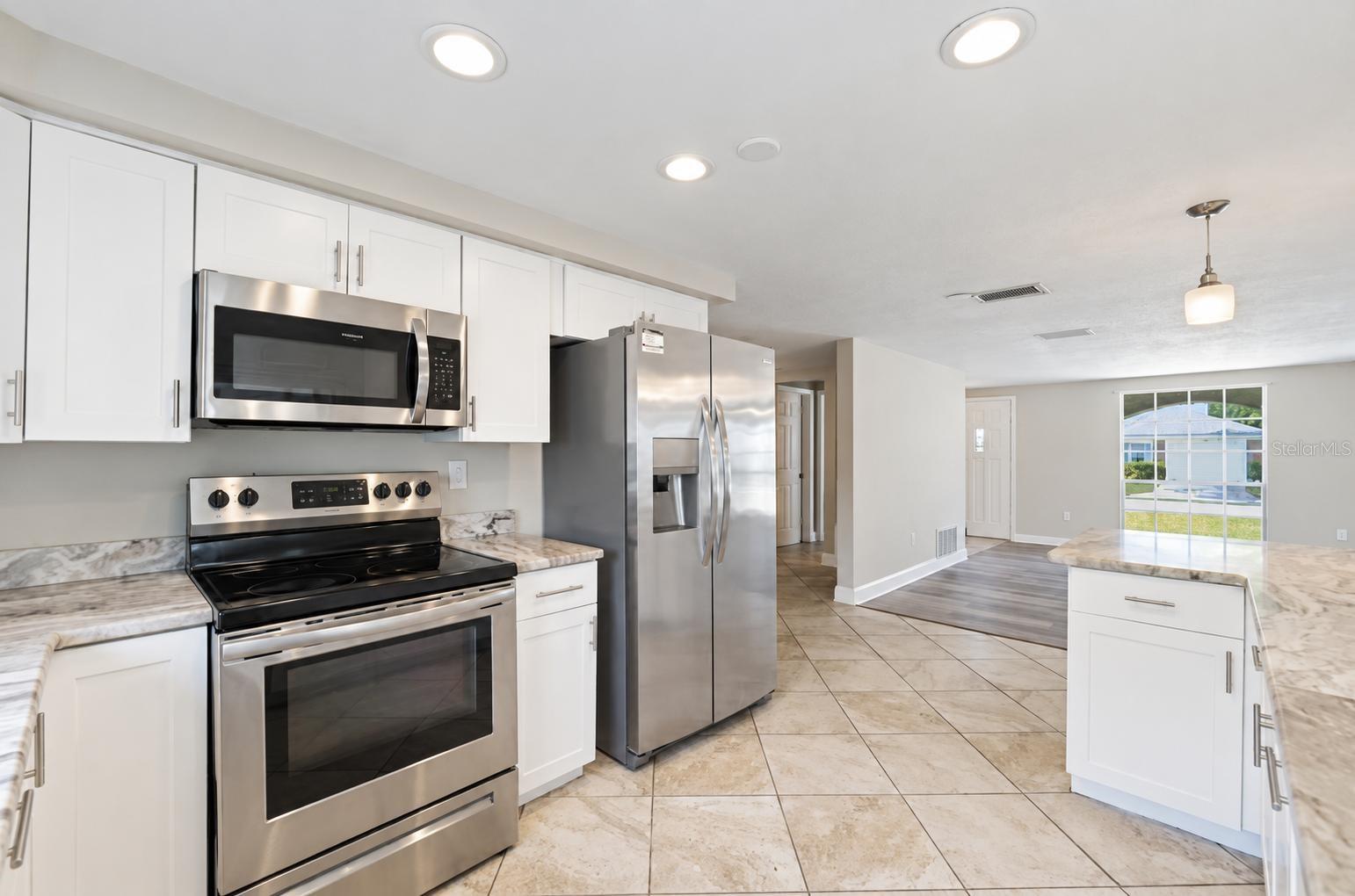 4018 CASHMERE DR — photo 9