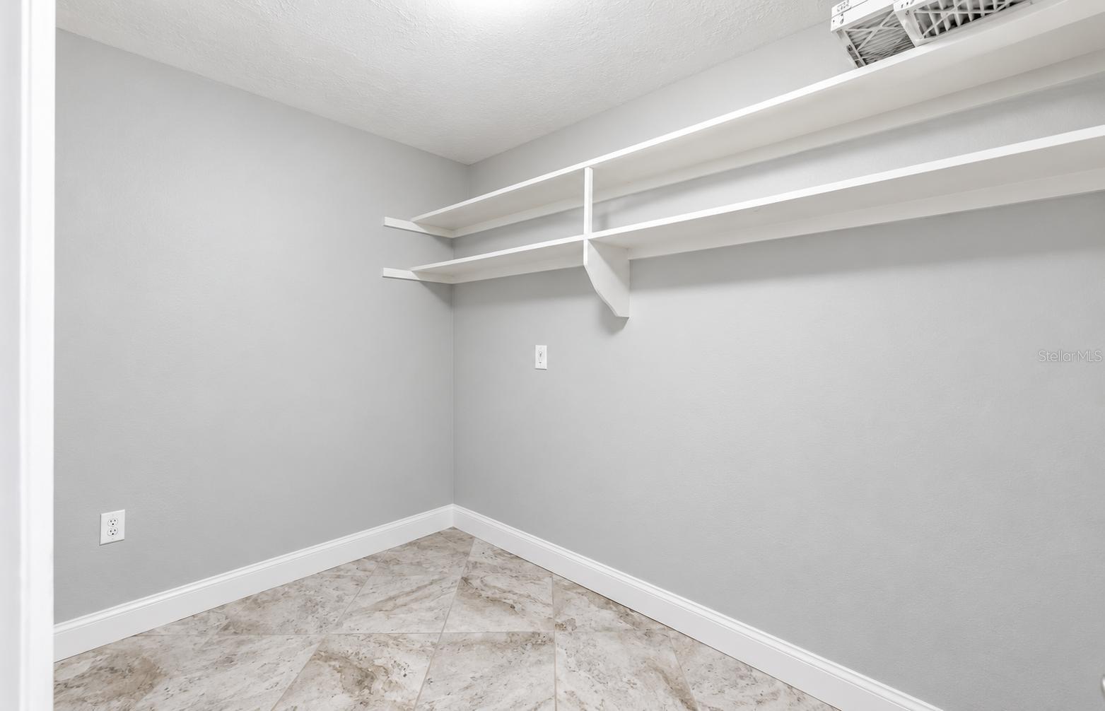 4018 CASHMERE DR — photo 14