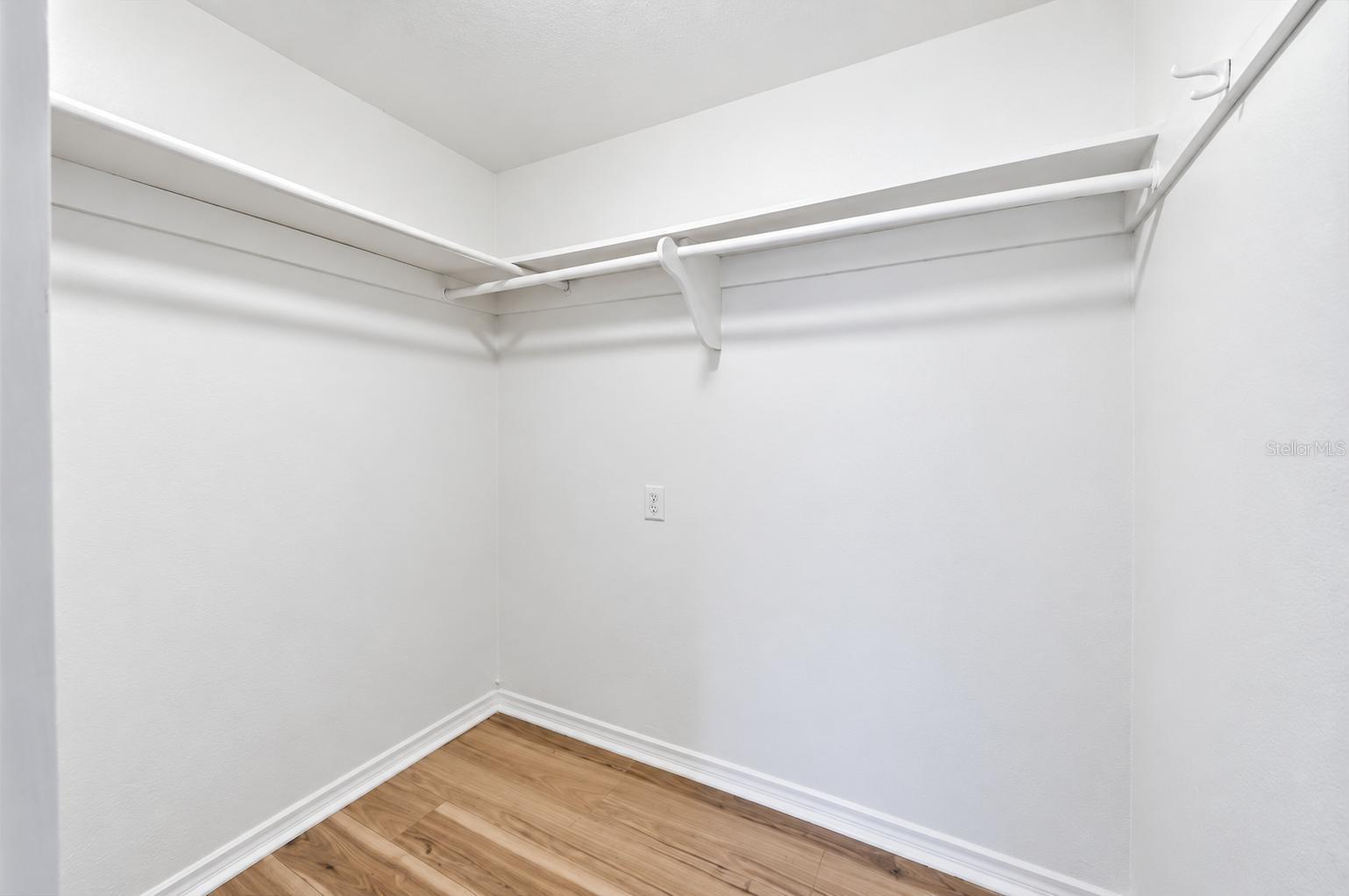 4018 CASHMERE DR — photo 12