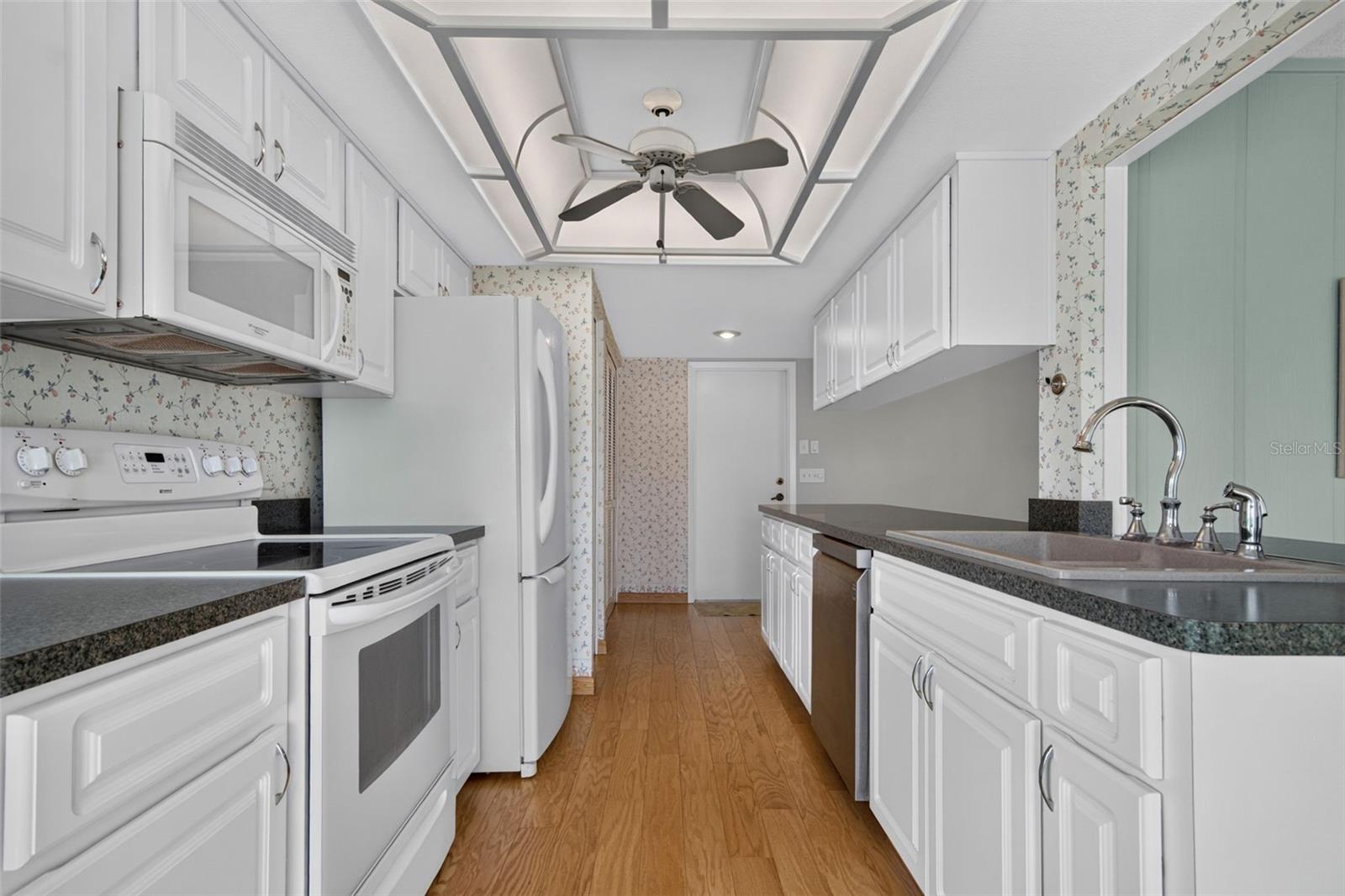 10707 FALLEN LEAF LN — photo 20
