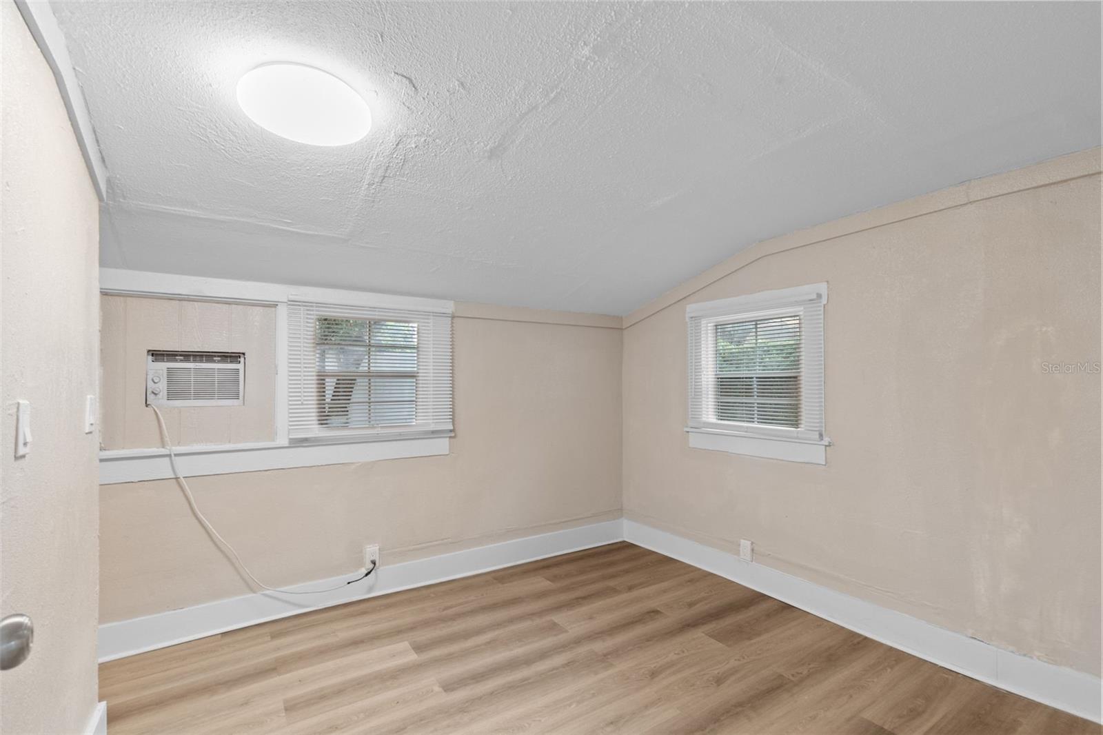 8705 N 13TH ST #B — photo 5