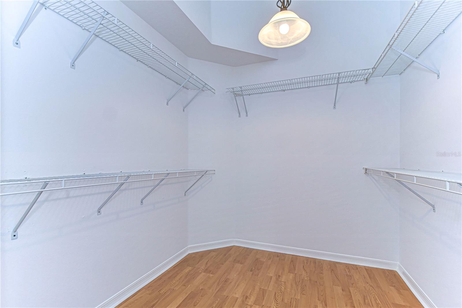 2529 CLARESIDE DR — photo 17
