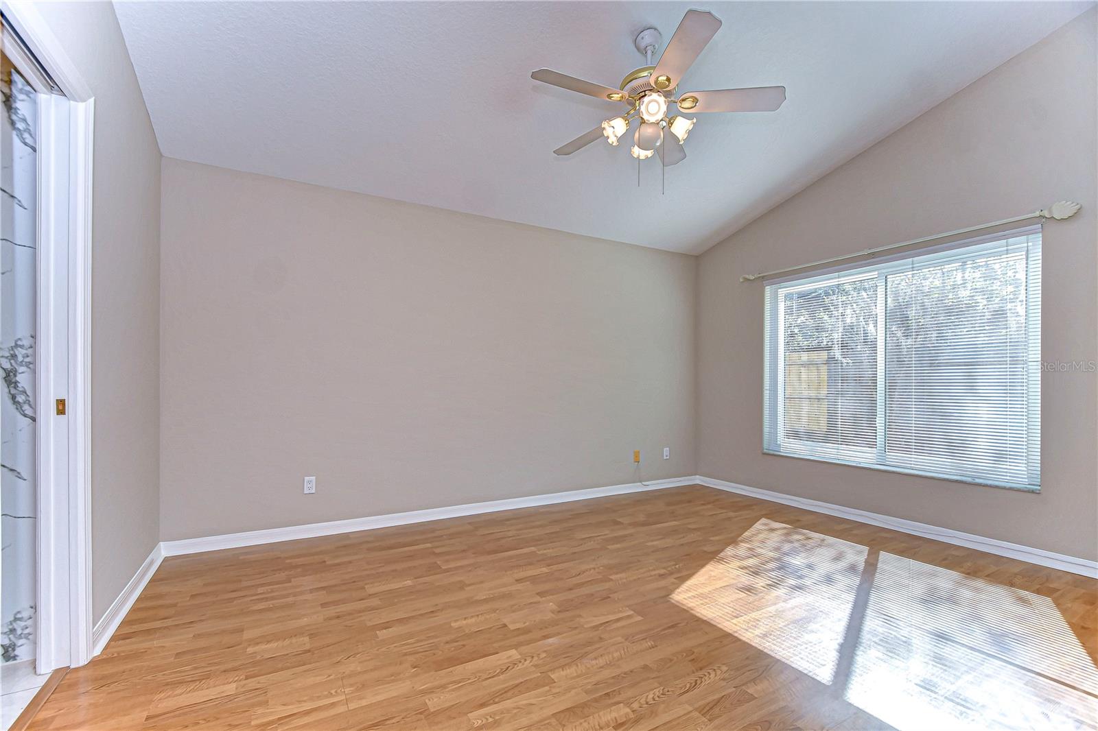 2529 CLARESIDE DR — photo 15
