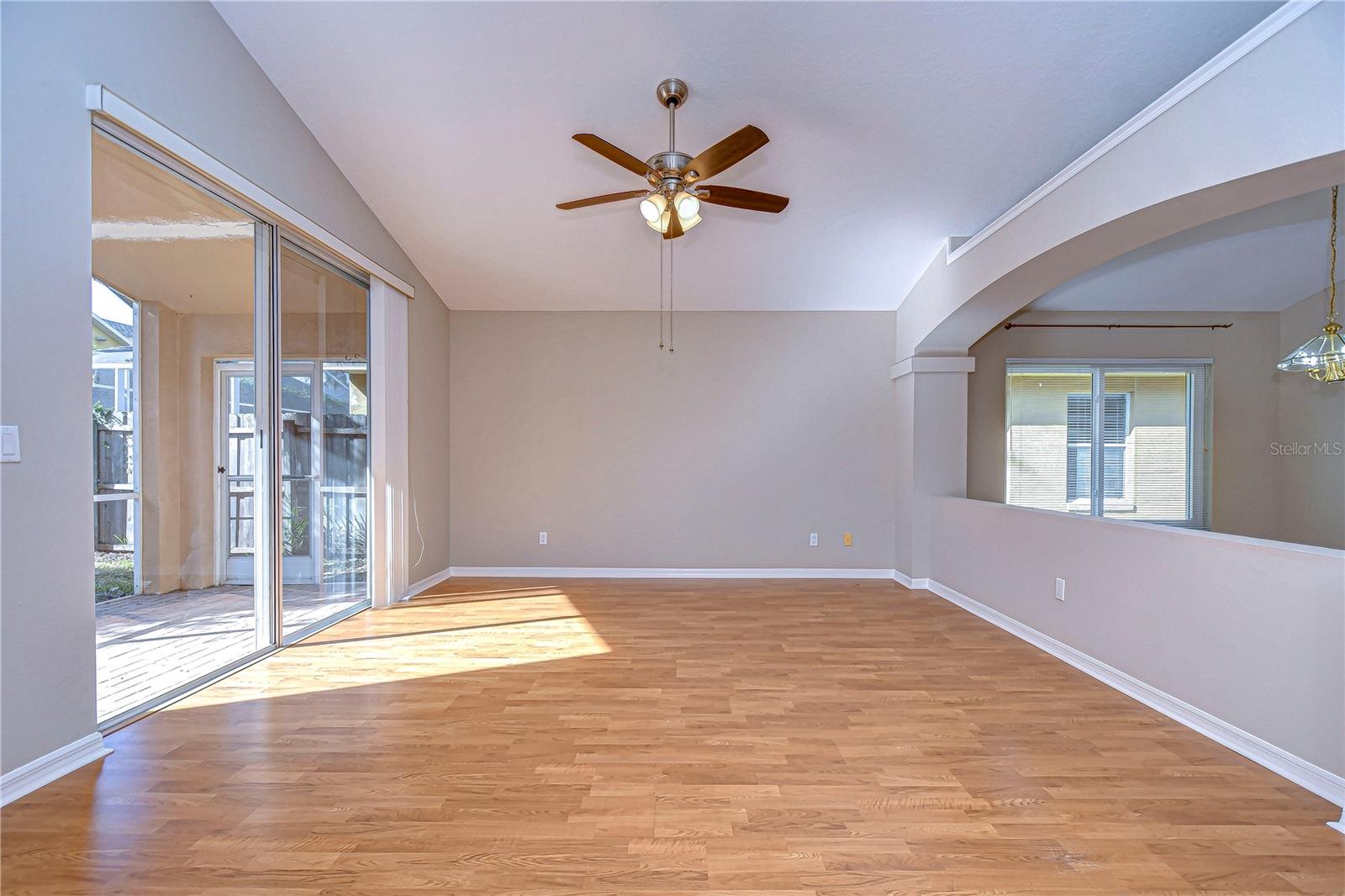 2529 CLARESIDE DR — photo 12