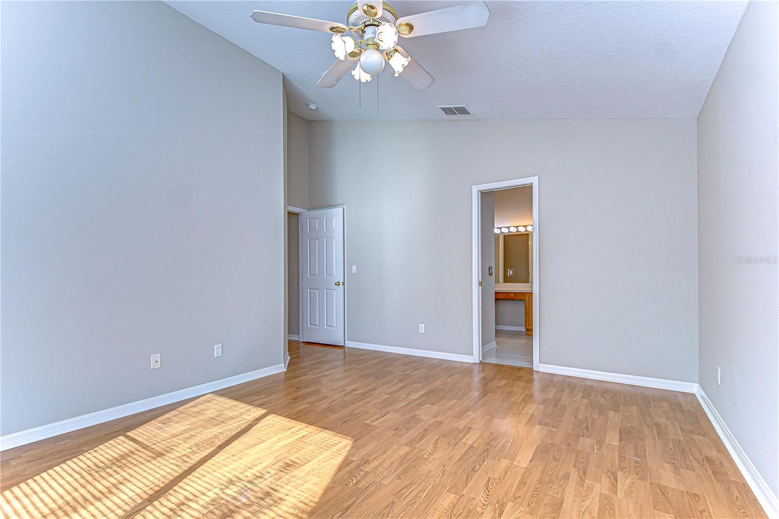 2529 CLARESIDE DR — photo 16