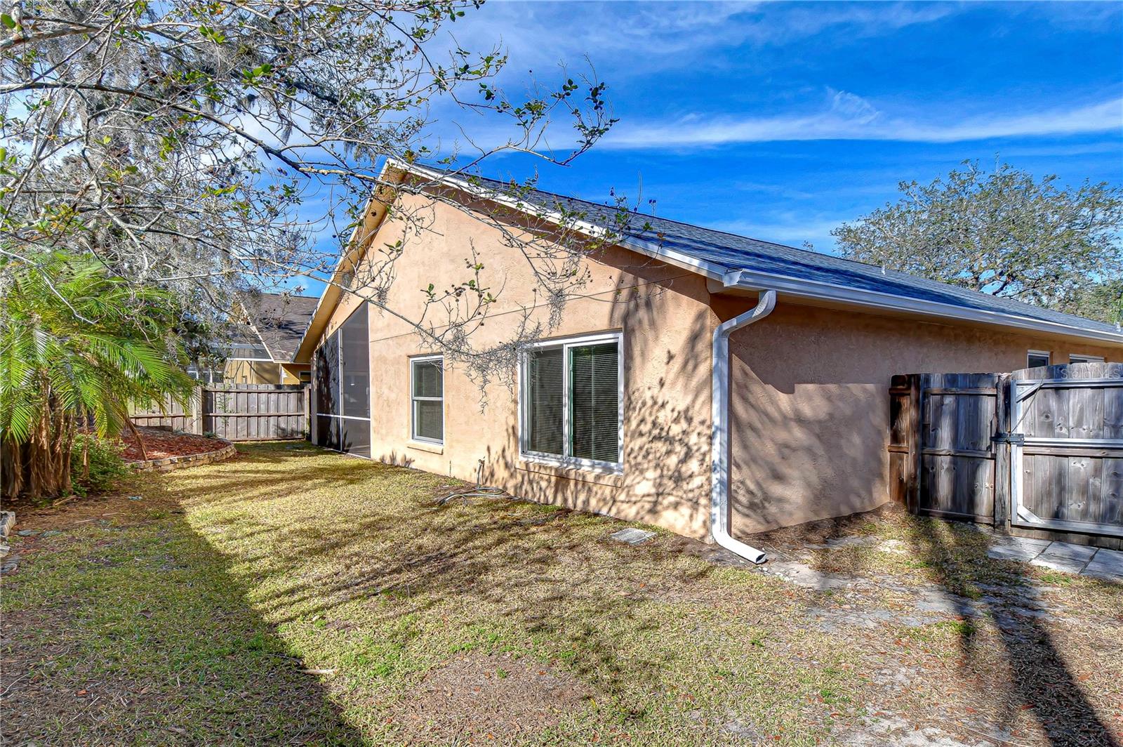 2529 CLARESIDE DR — photo 3