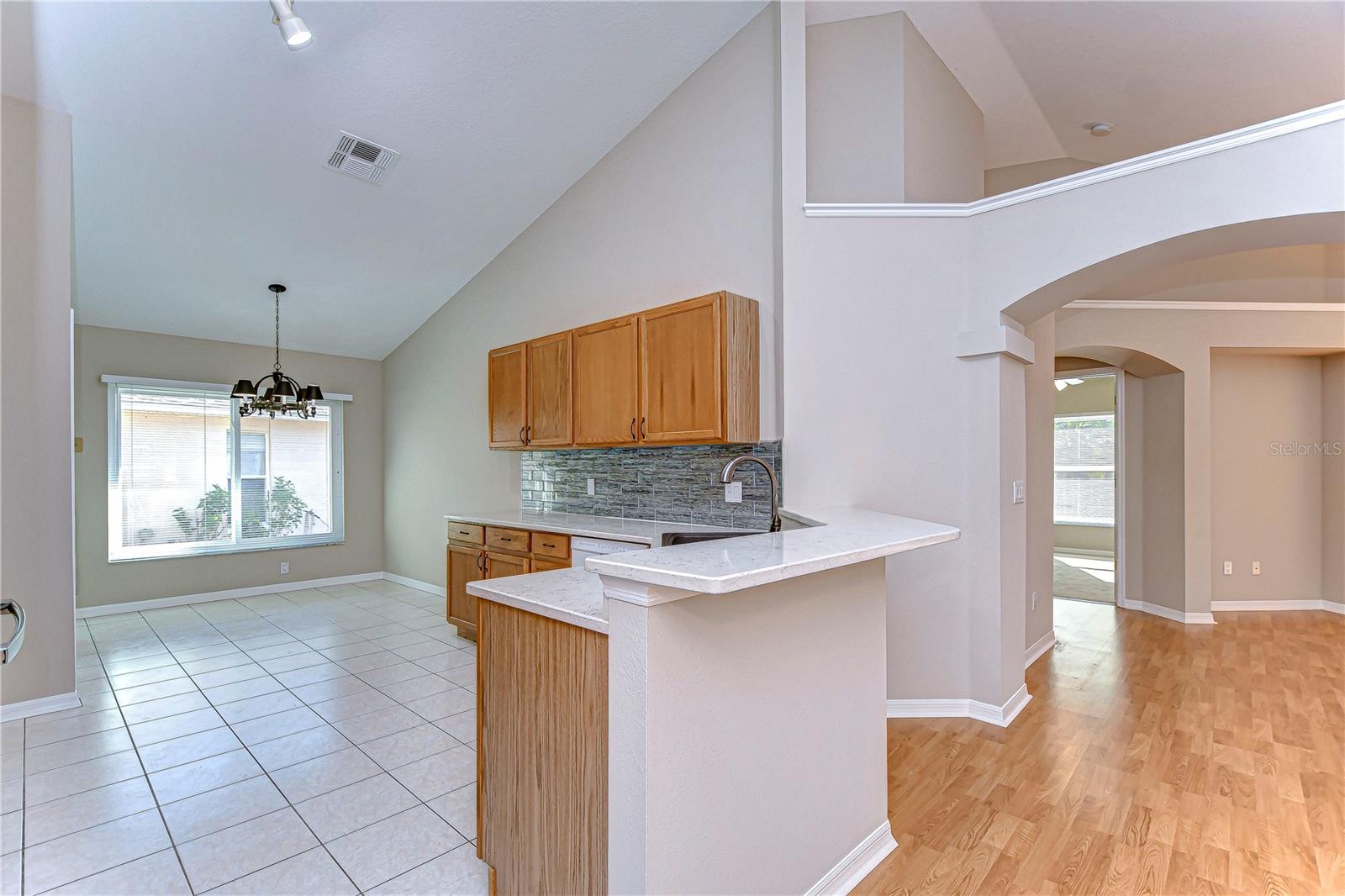 2529 CLARESIDE DR — photo 6