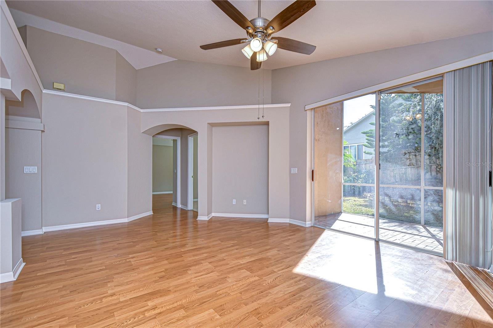 2529 CLARESIDE DR — photo 13