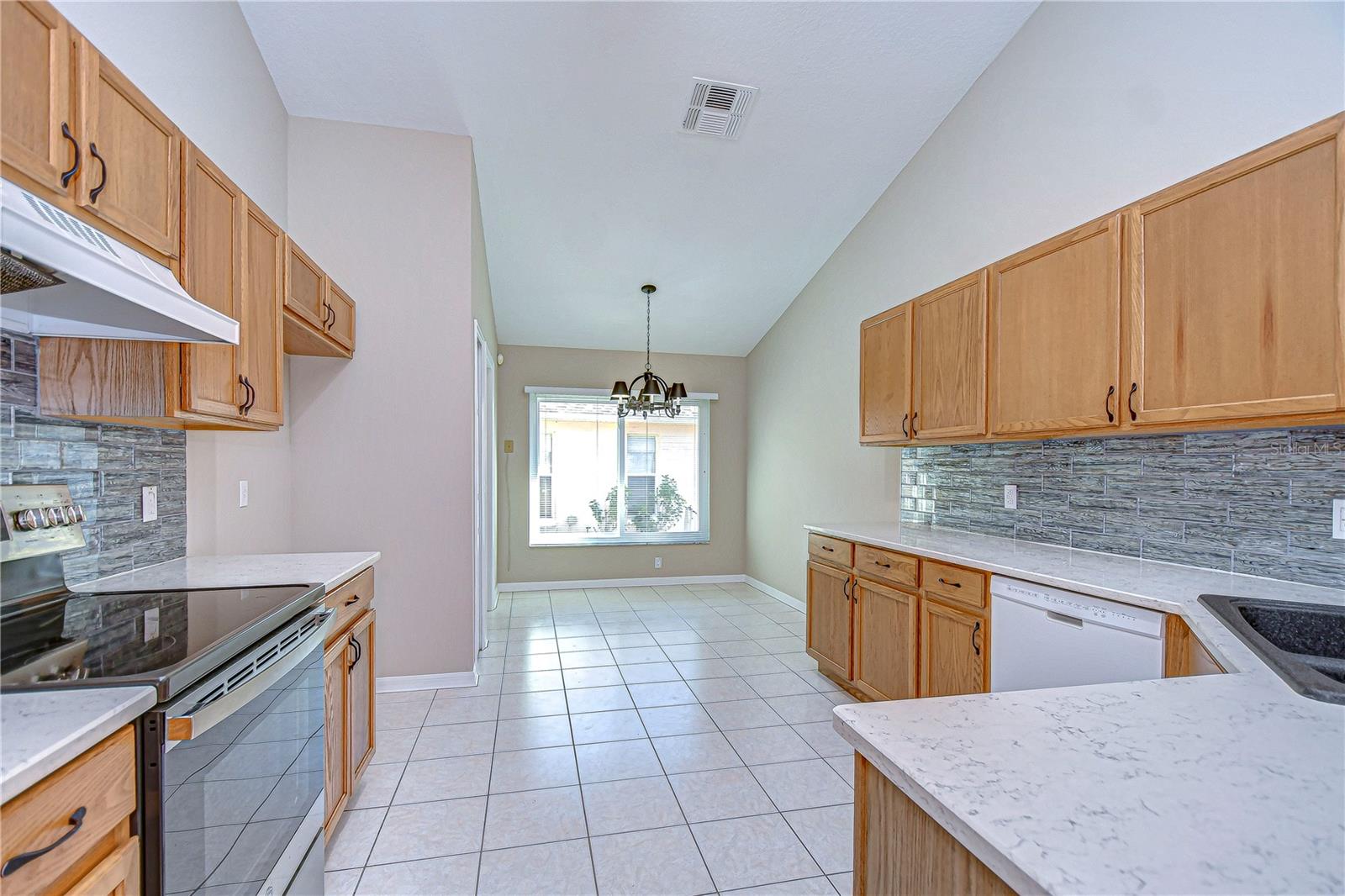 2529 CLARESIDE DR — photo 7