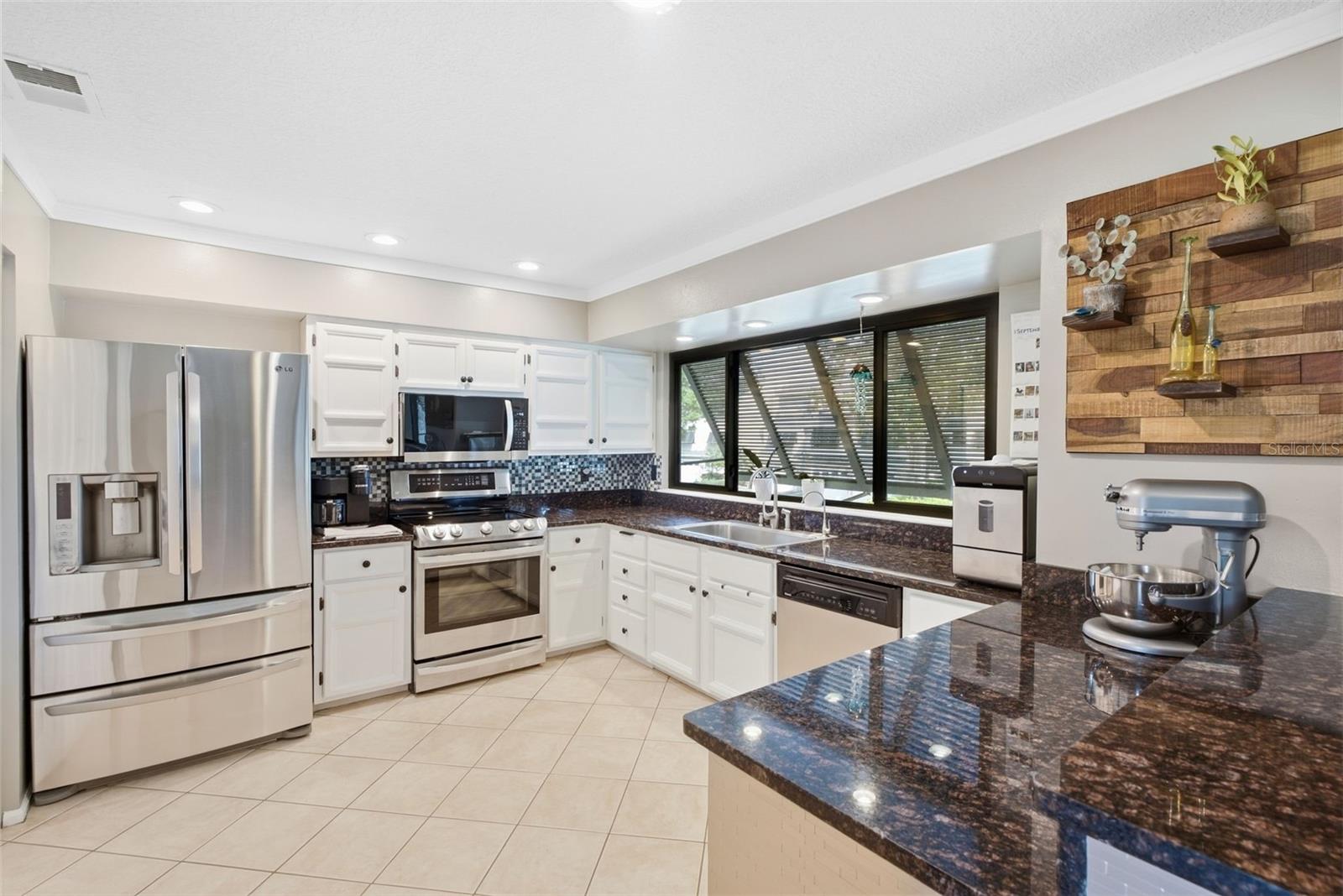 13956 LAKE POINT DR — photo 23