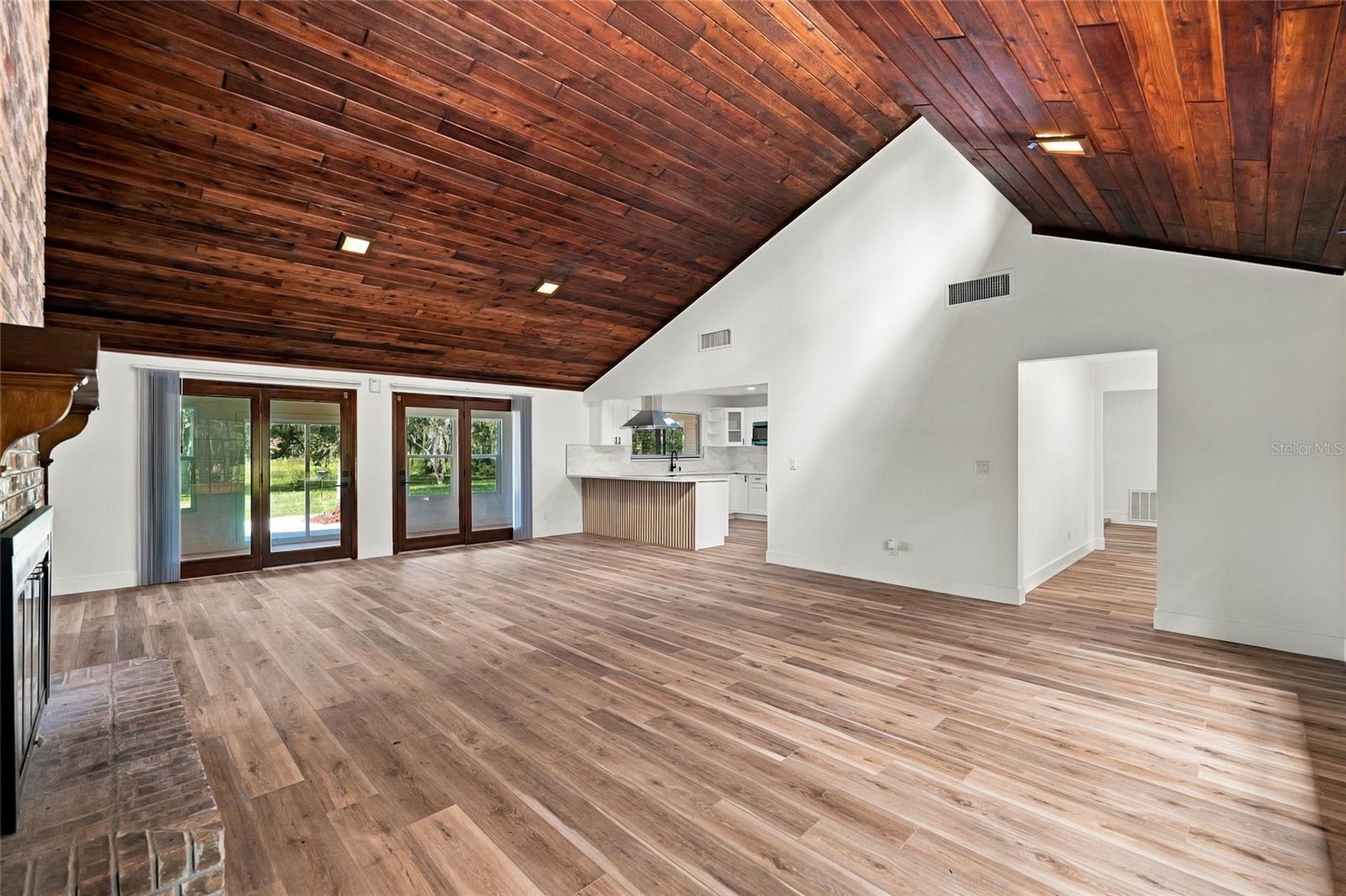 5413 BERNADETTE DR — photo 10