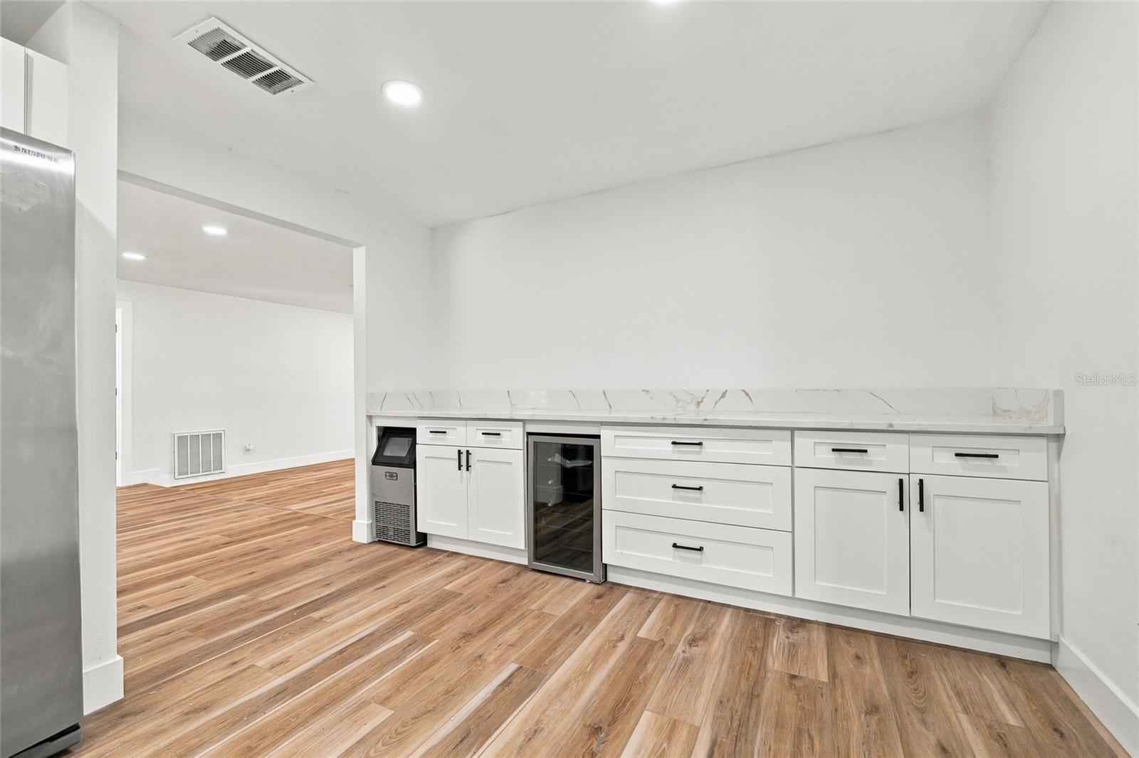 5413 BERNADETTE DR — photo 15