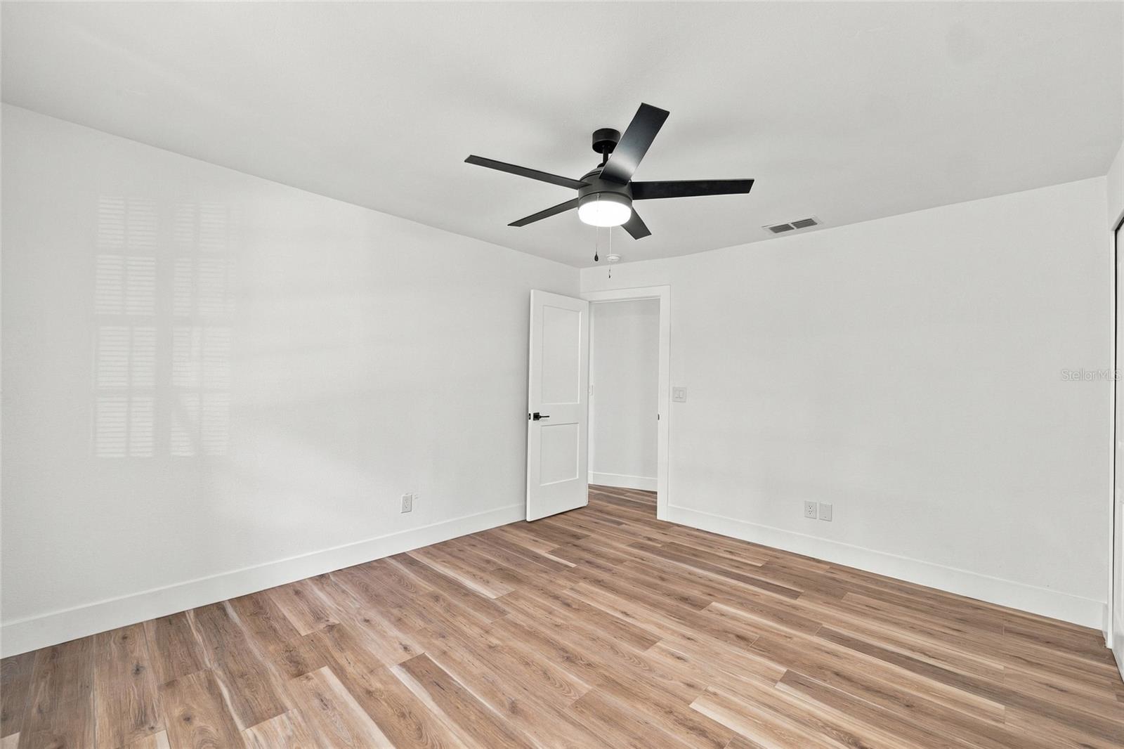 5413 BERNADETTE DR — photo 33