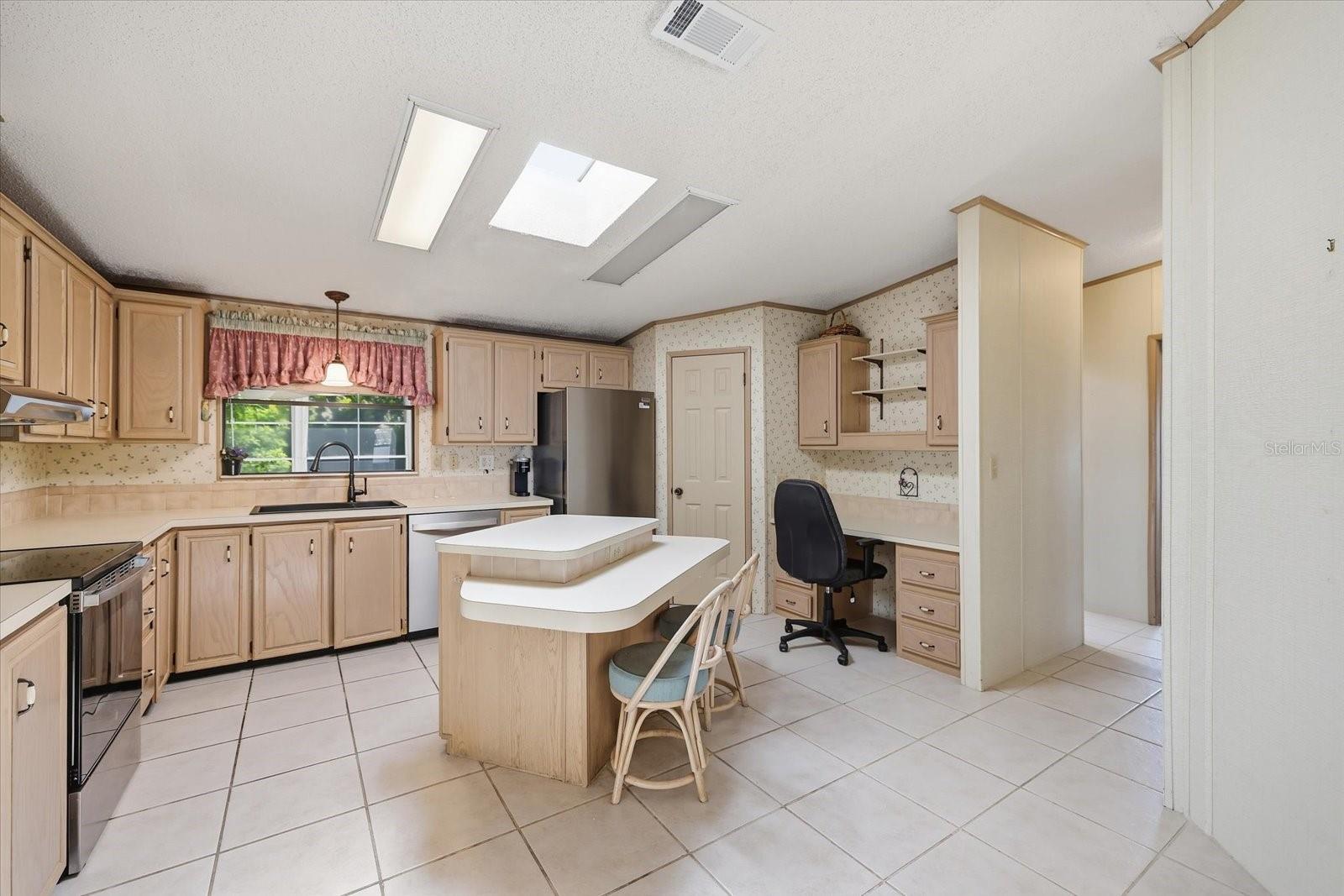 609 IGLESIA DR — photo 4