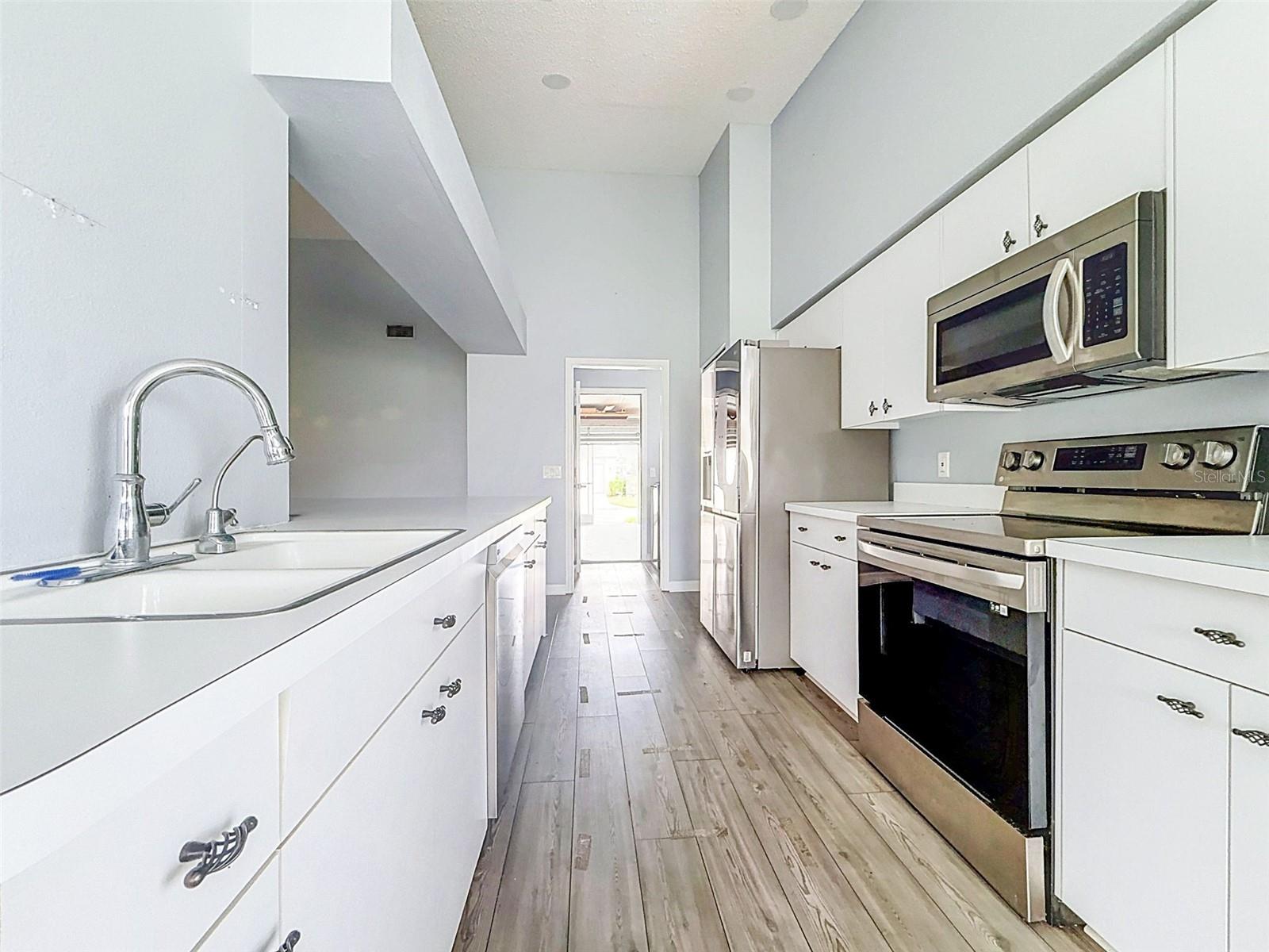 18709 SUMMERSONG DR — photo 46