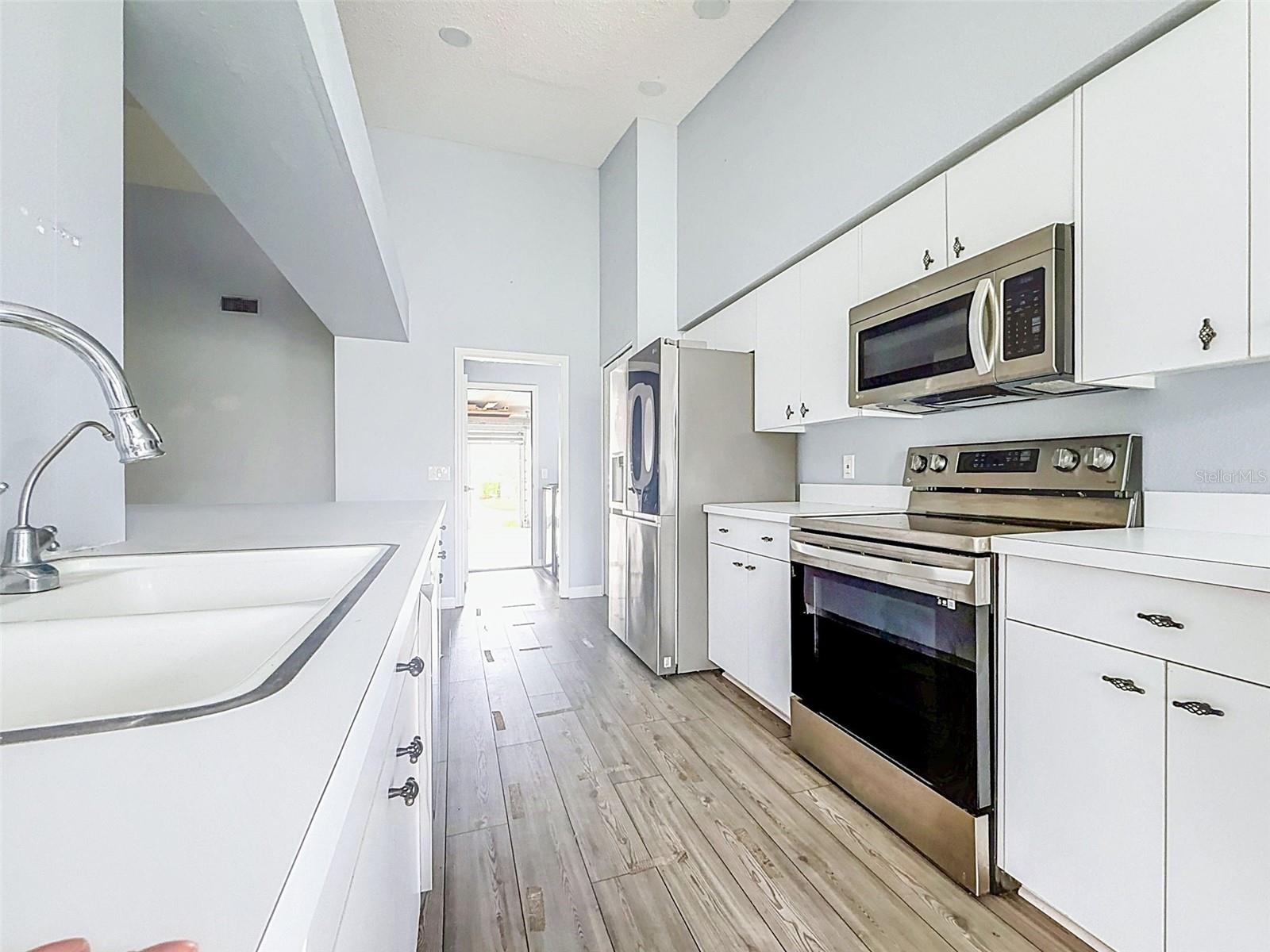 18709 SUMMERSONG DR — photo 12