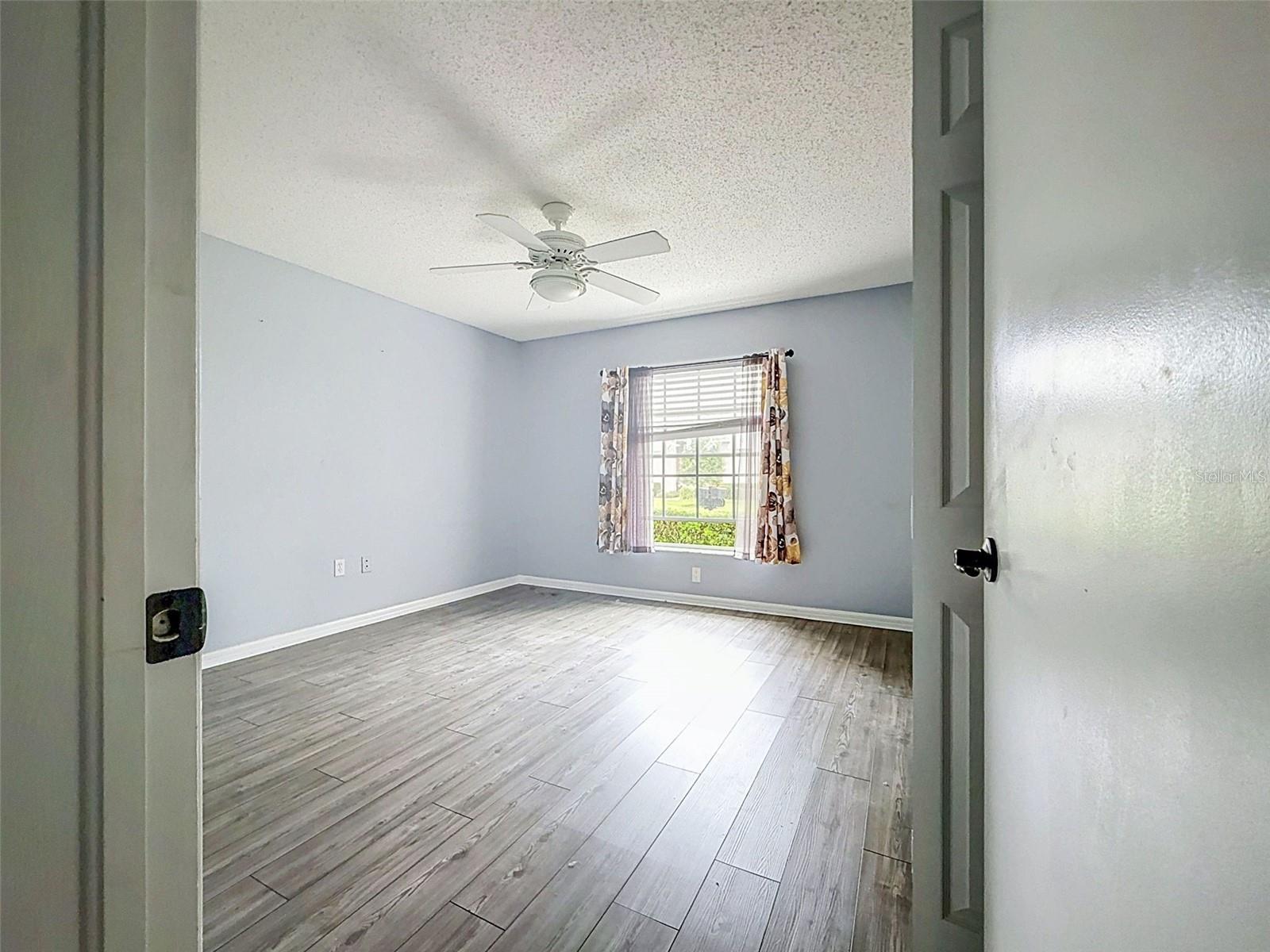 18709 SUMMERSONG DR — photo 27