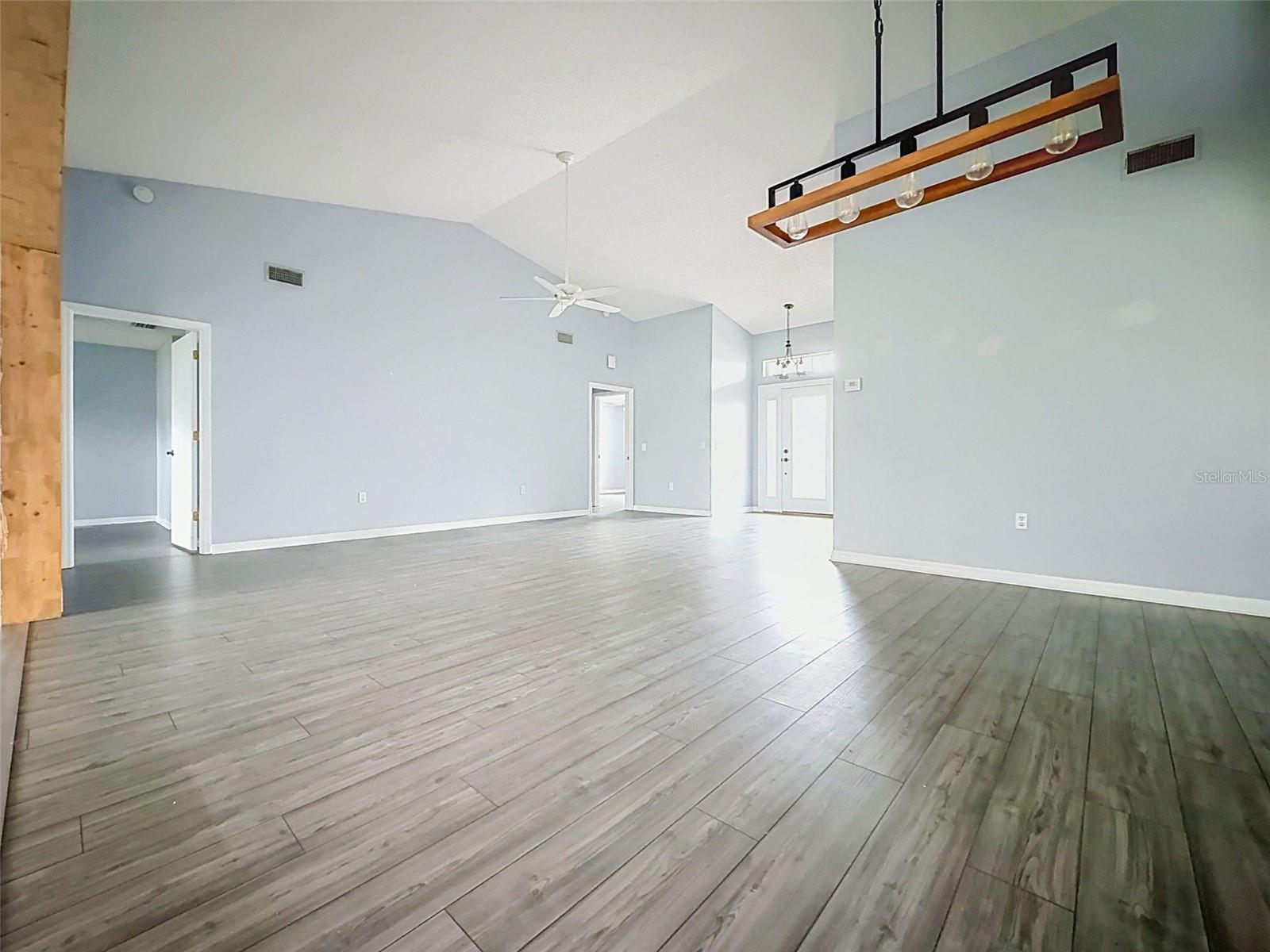 18709 SUMMERSONG DR — photo 43