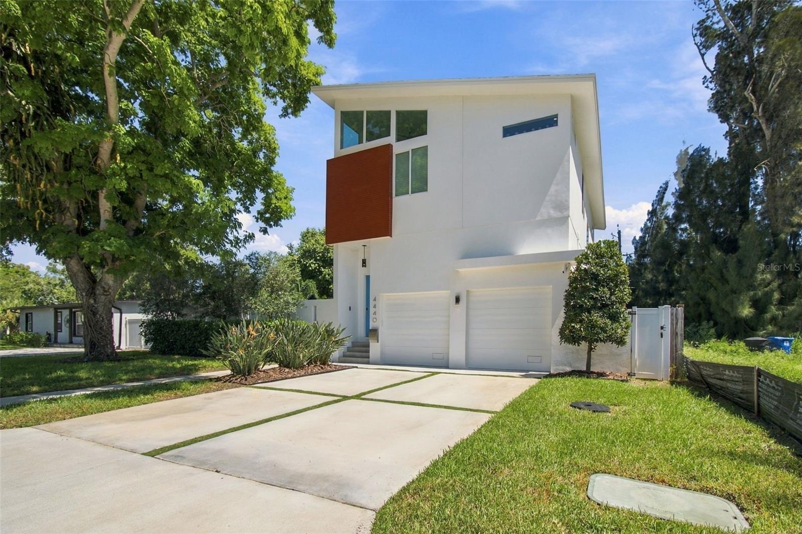 4440 POMPANO DR SE — photo 2