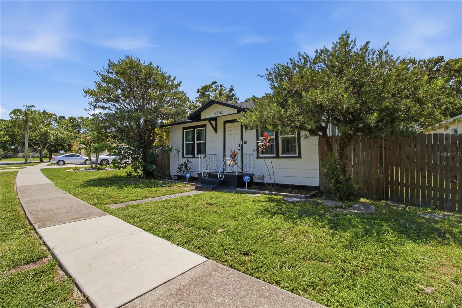 5552 CRISSMAN DR N — photo 3