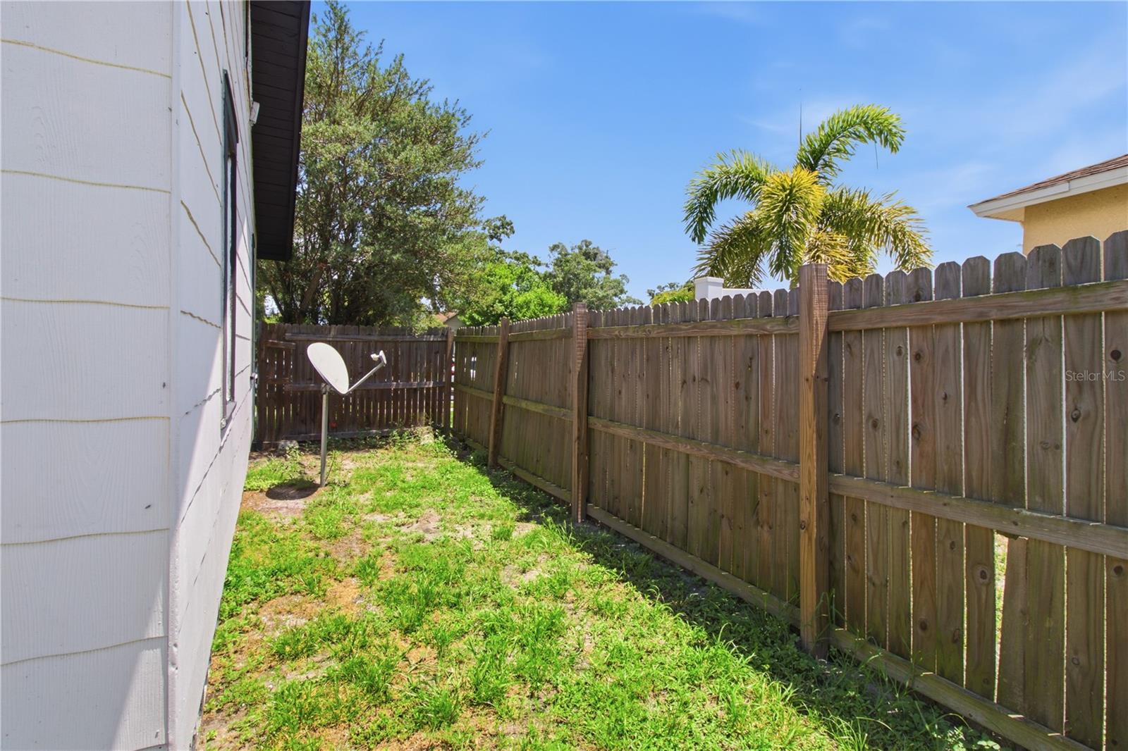 5552 CRISSMAN DR N — photo 27