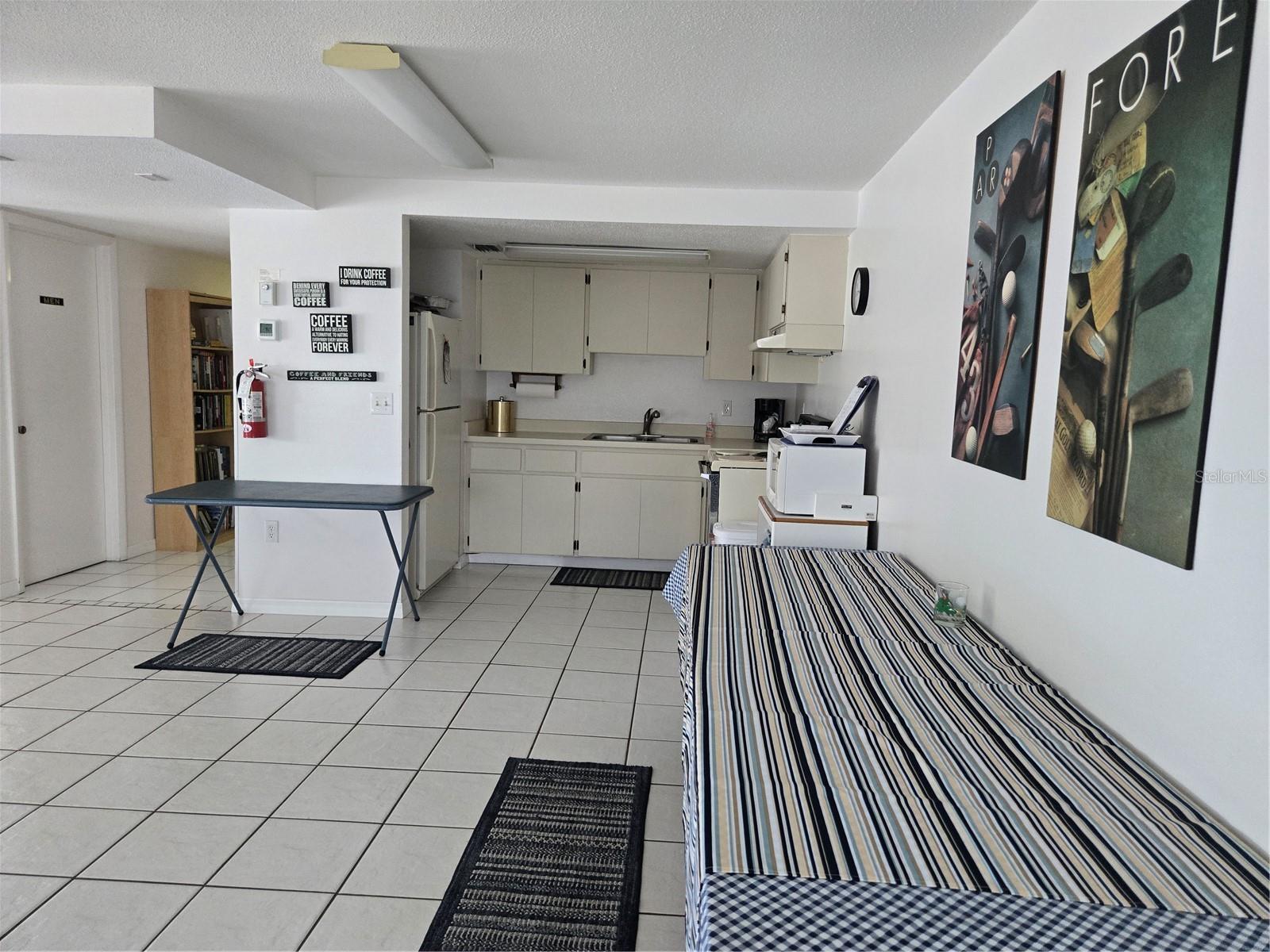 927 CAPRI ISLES BLVD #10 — photo 51