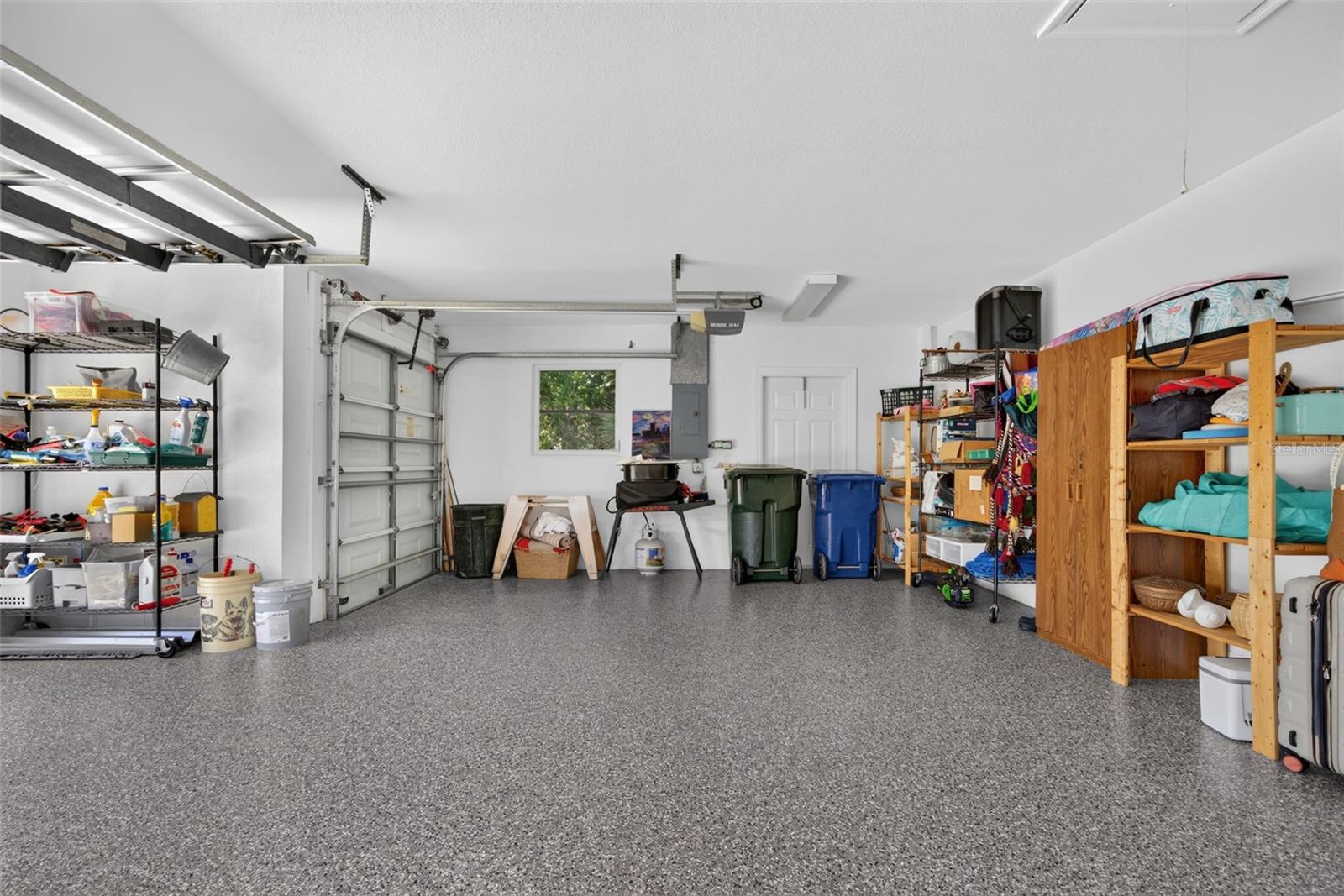150 N OXFORD DR — photo 84